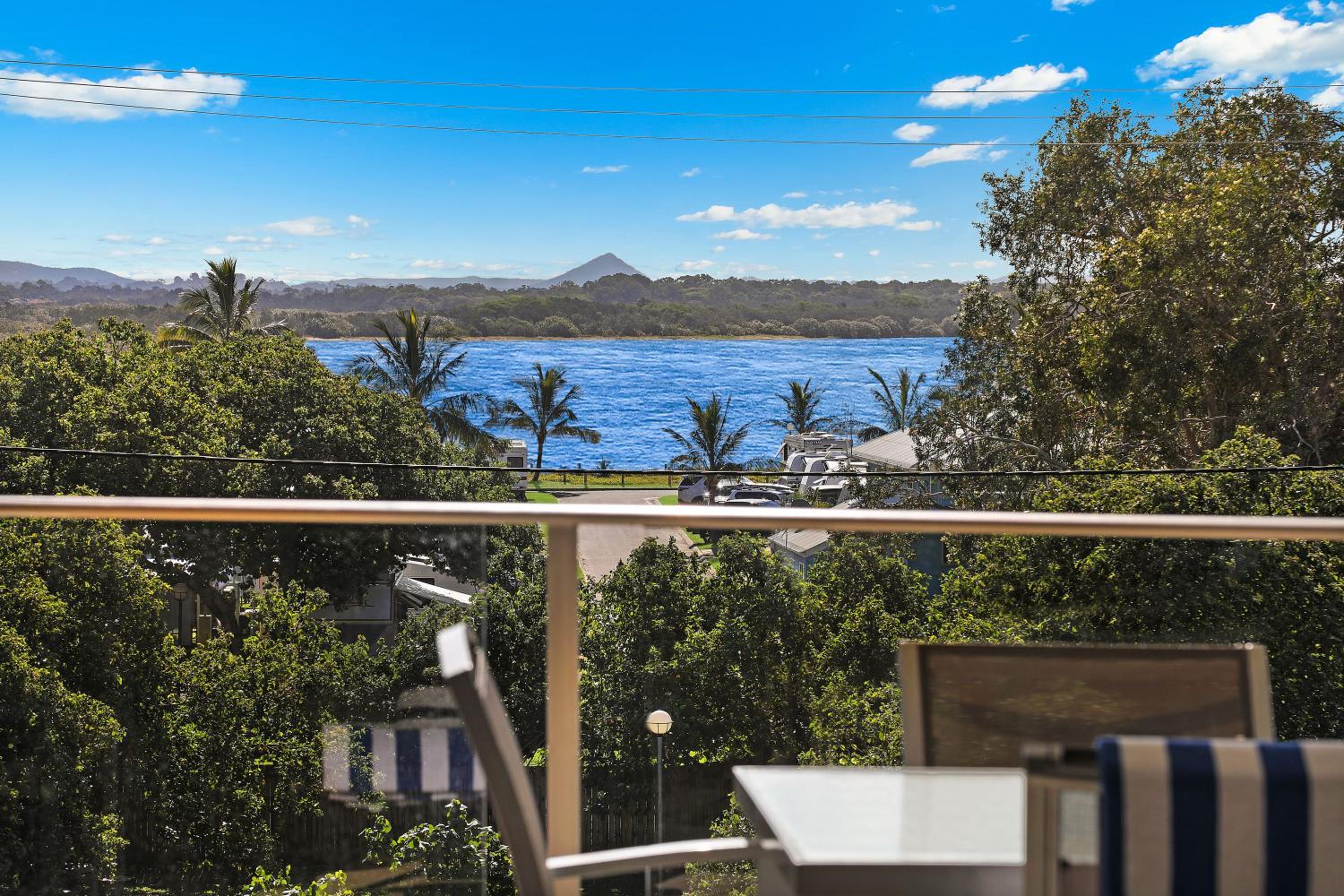 One-Bedroom Superior Apartment with Water View photo 3