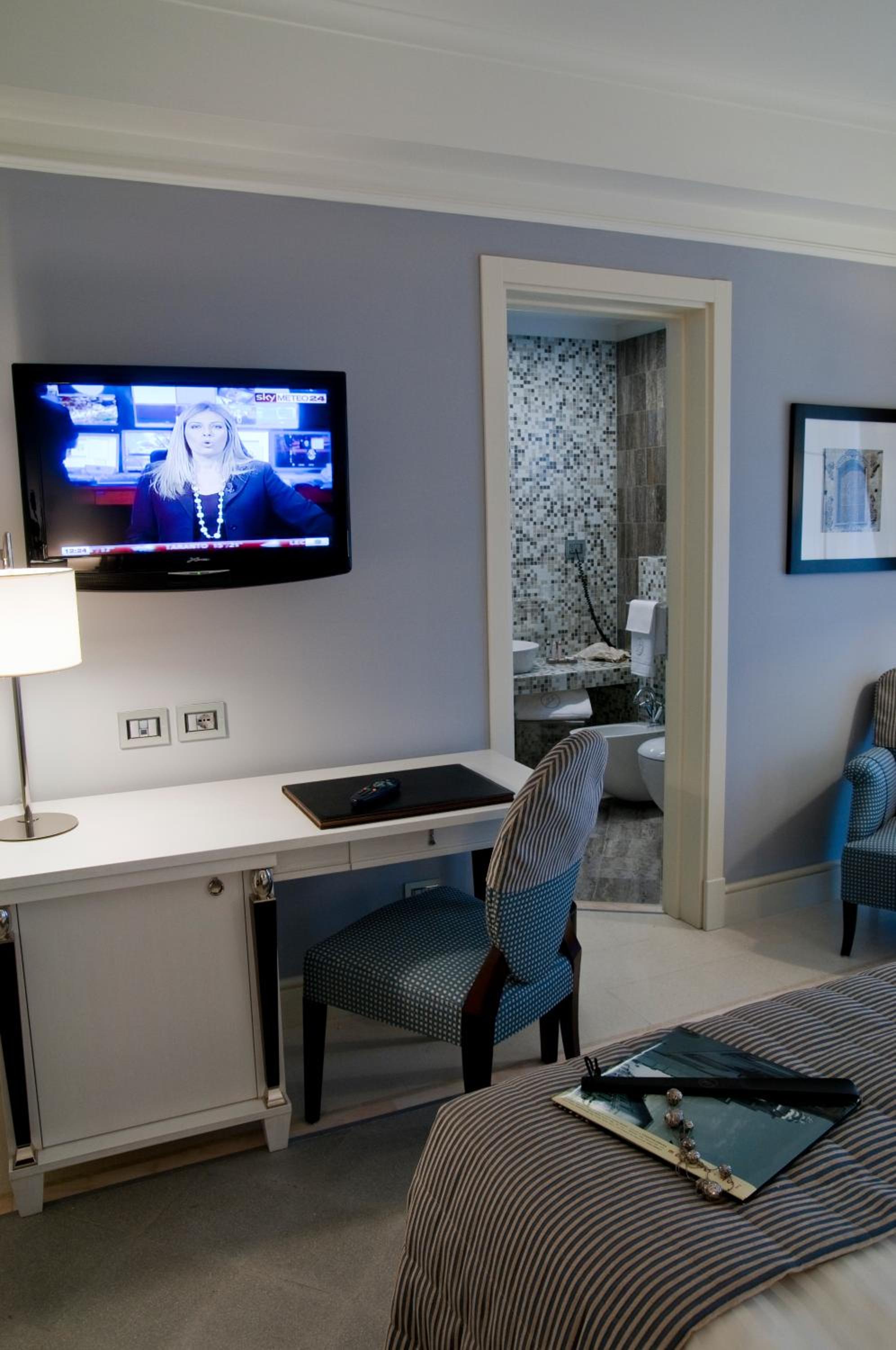 Comfort Queen Room - Photo 5