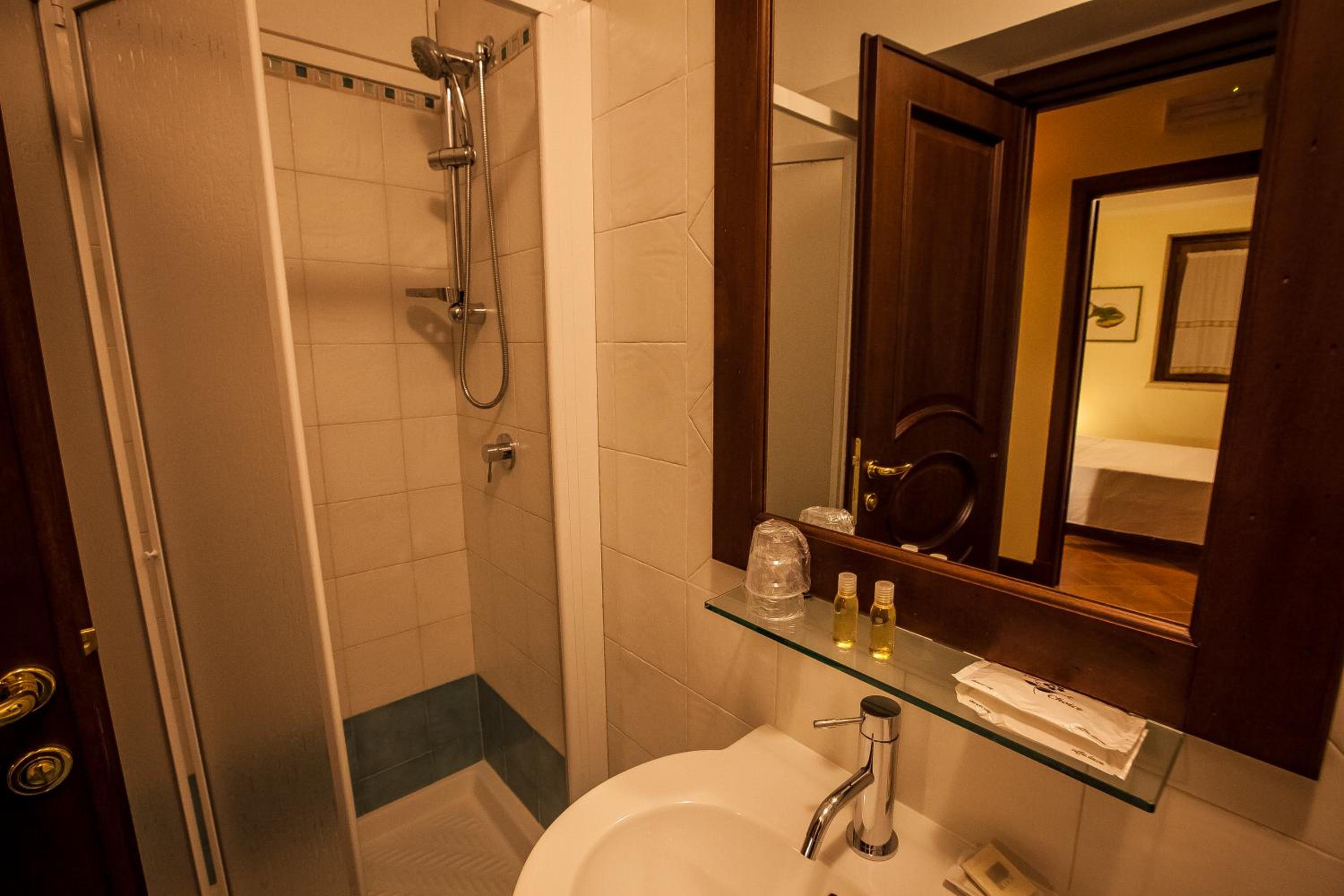 Triple Room - Photo 10