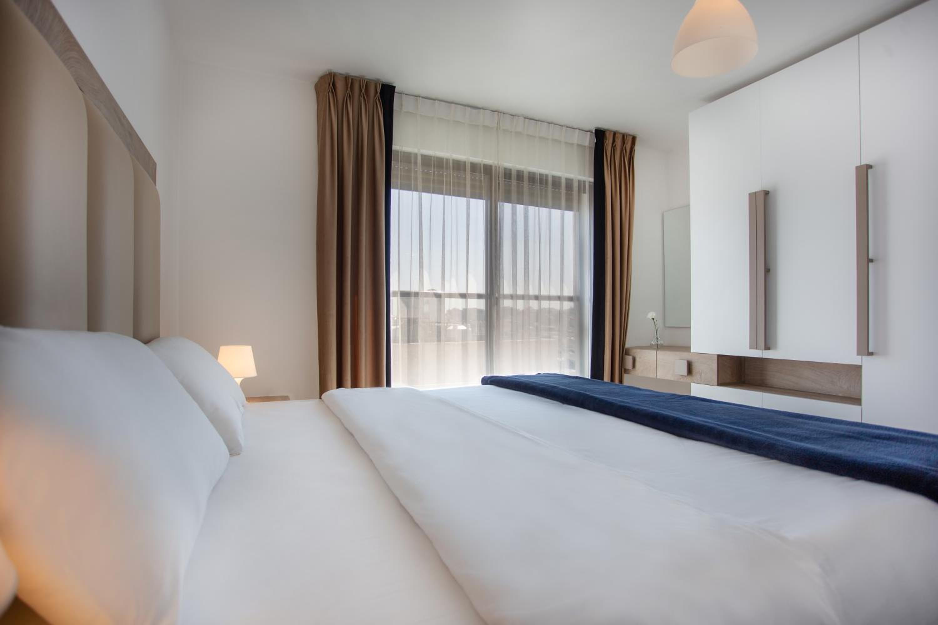 One-Bedroom Suite - Photo 8