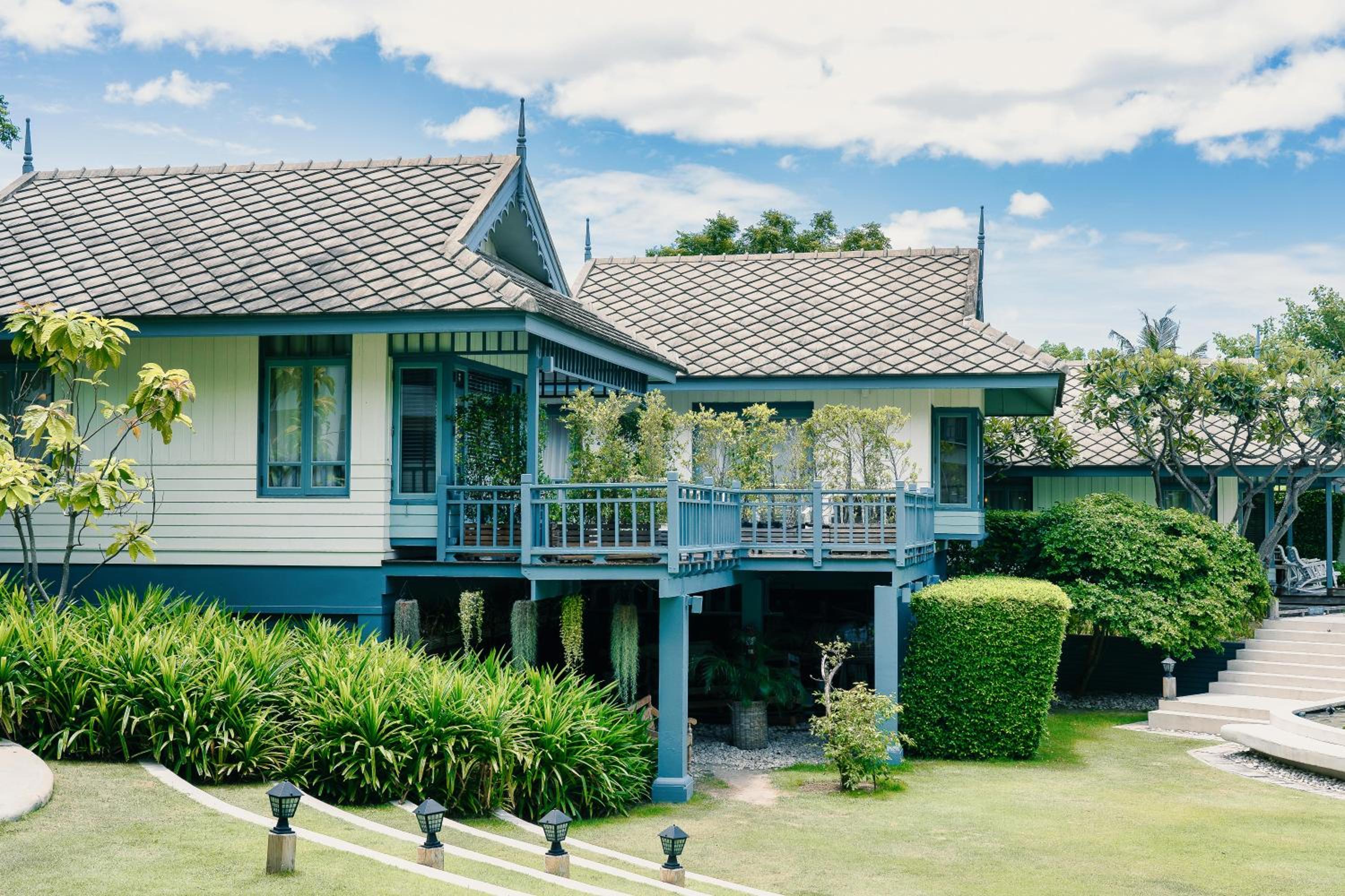 Beach Villa with Partial Sea View - Photo 3