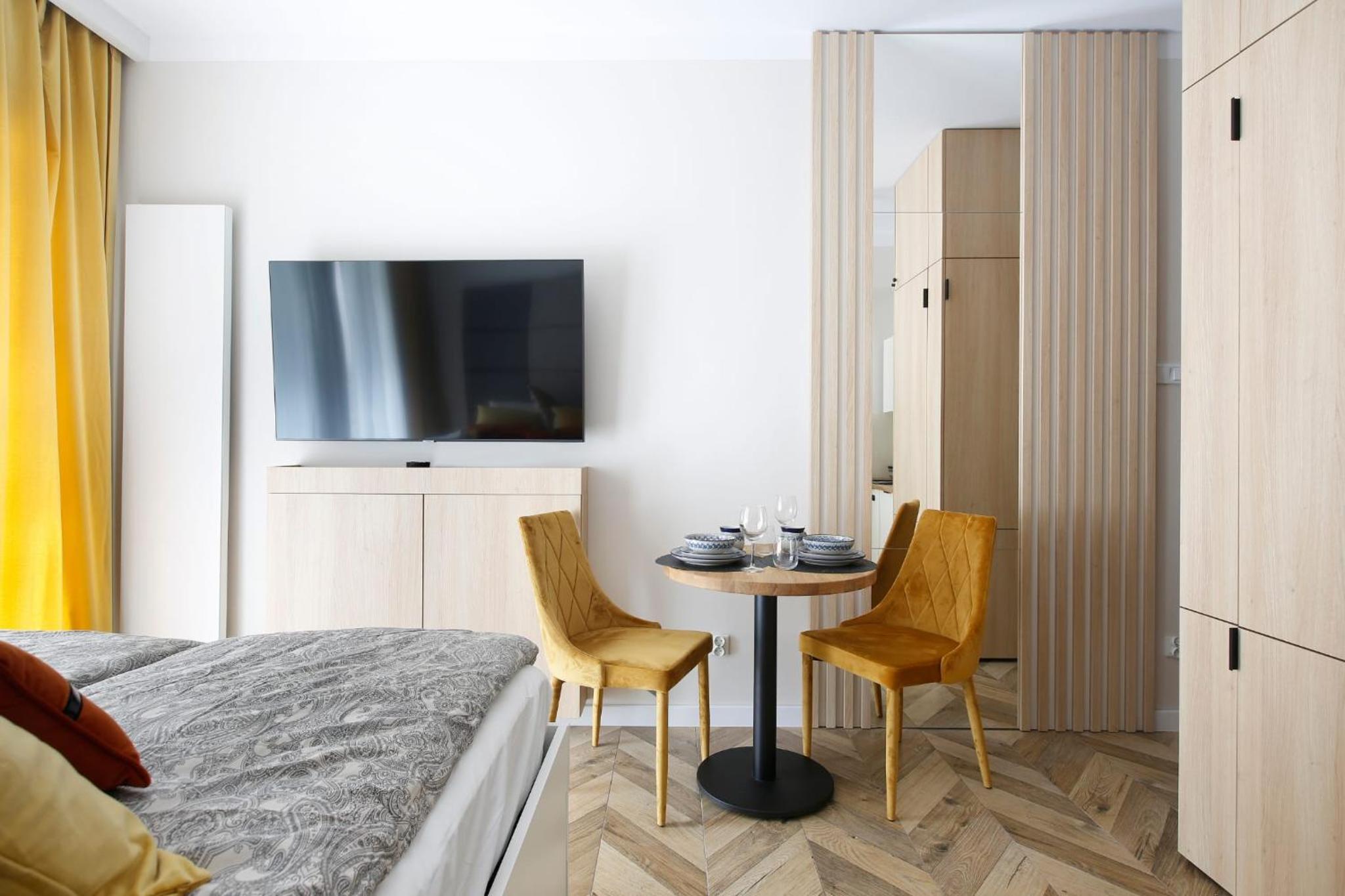 One-Bedroom Apartment - Photo 2
