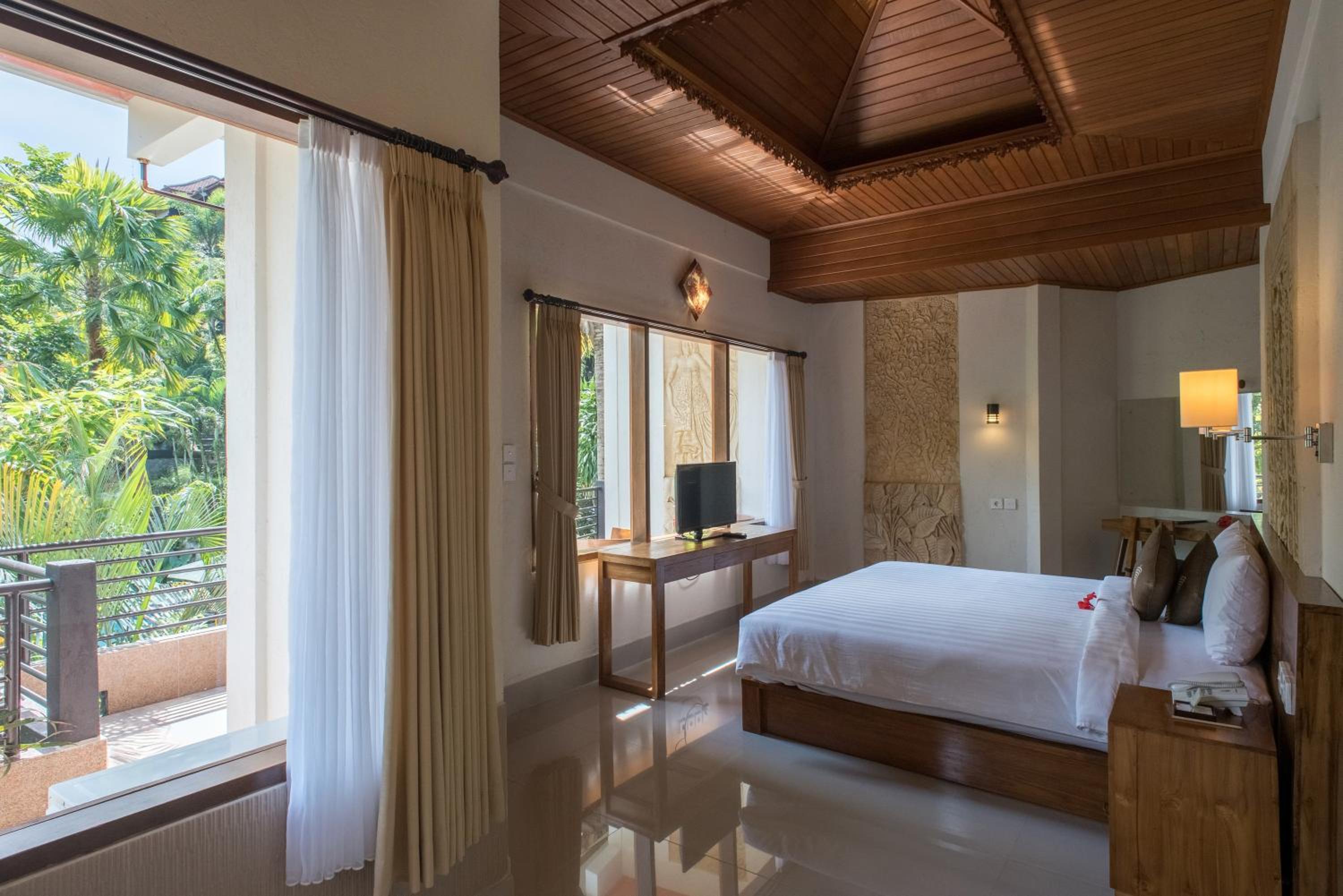 Suite with River View - Photo 19