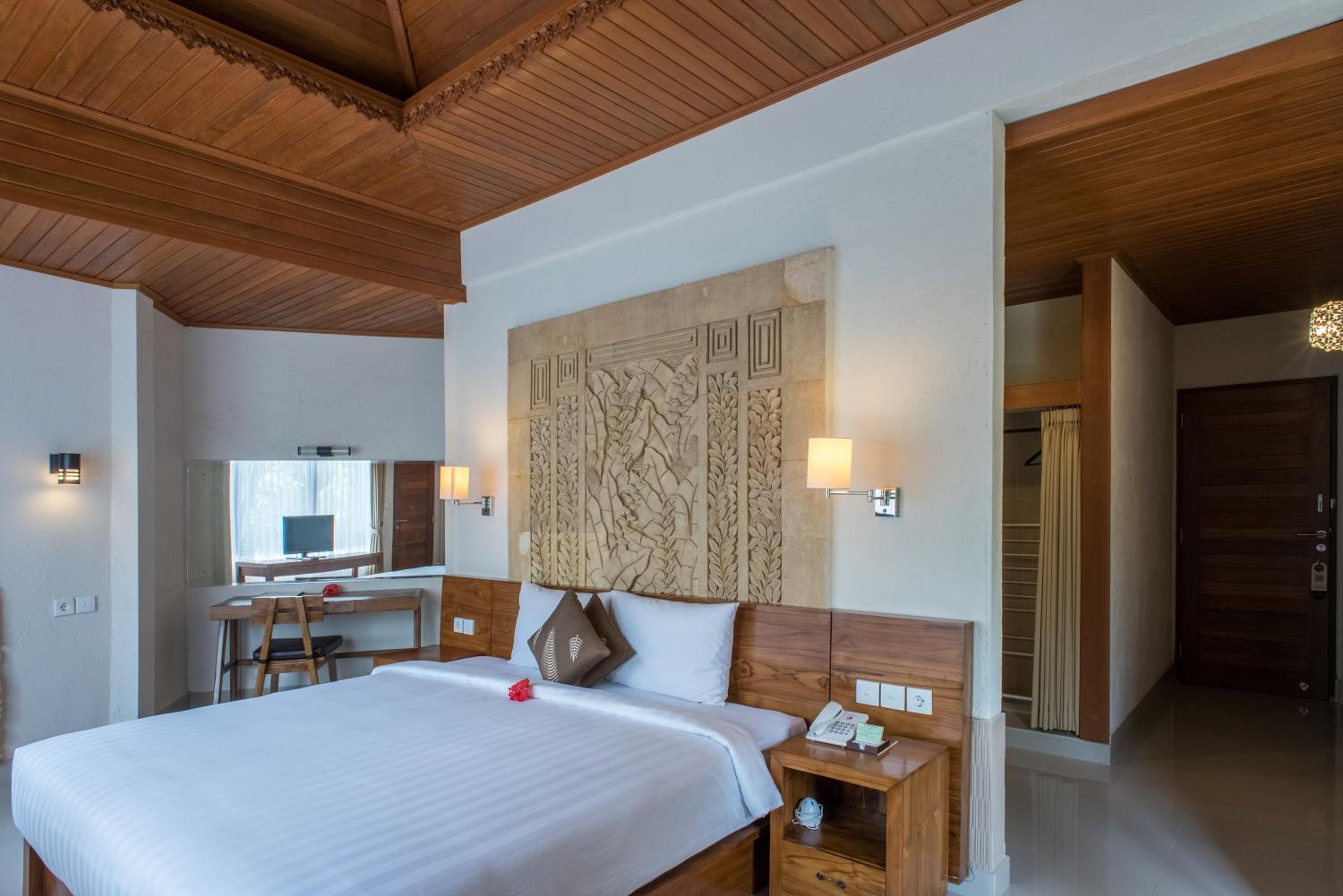 Suite with River View - Photo 18