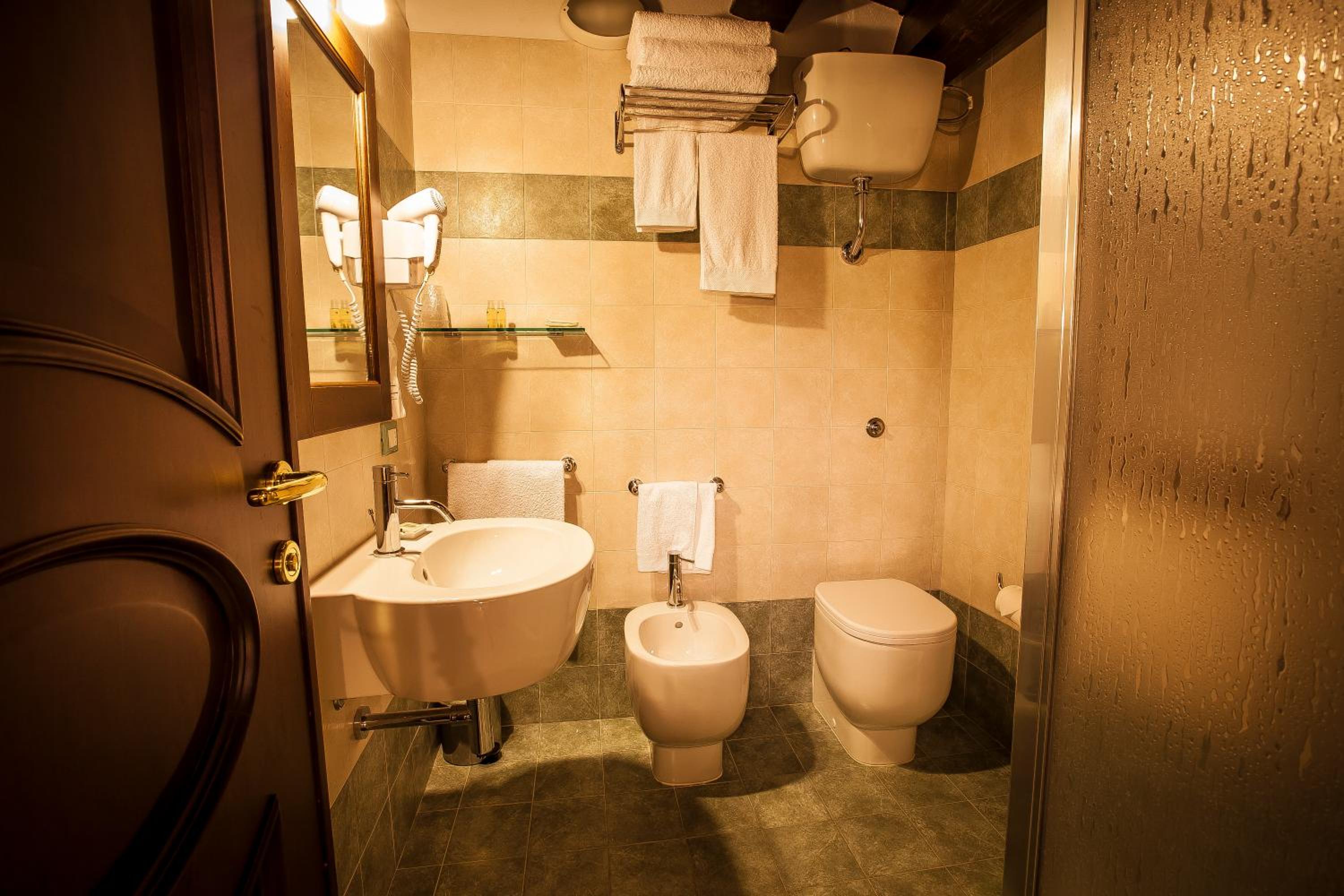 Triple Room - Photo 11
