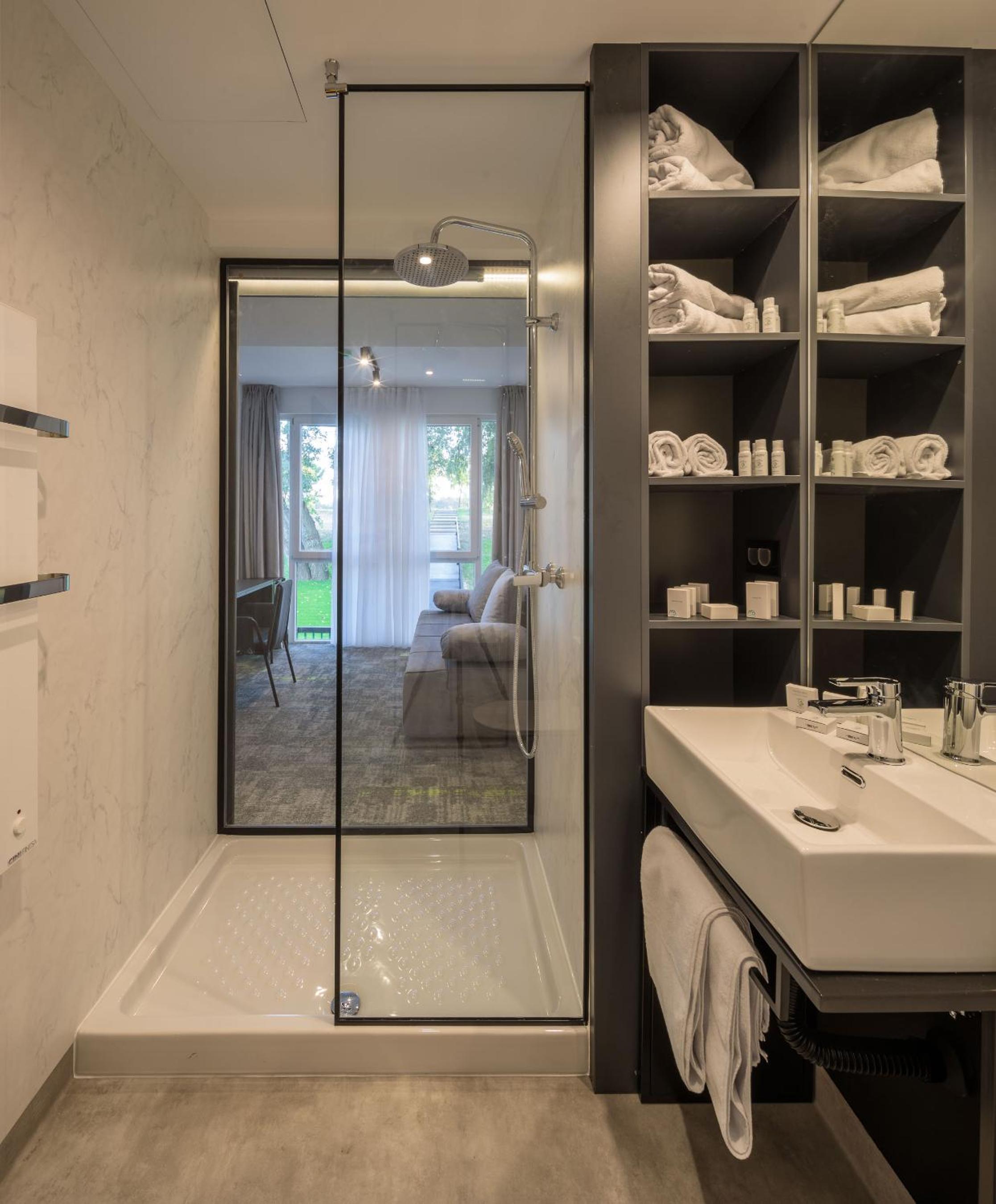 One-Bedroom Apartment - Photo 3
