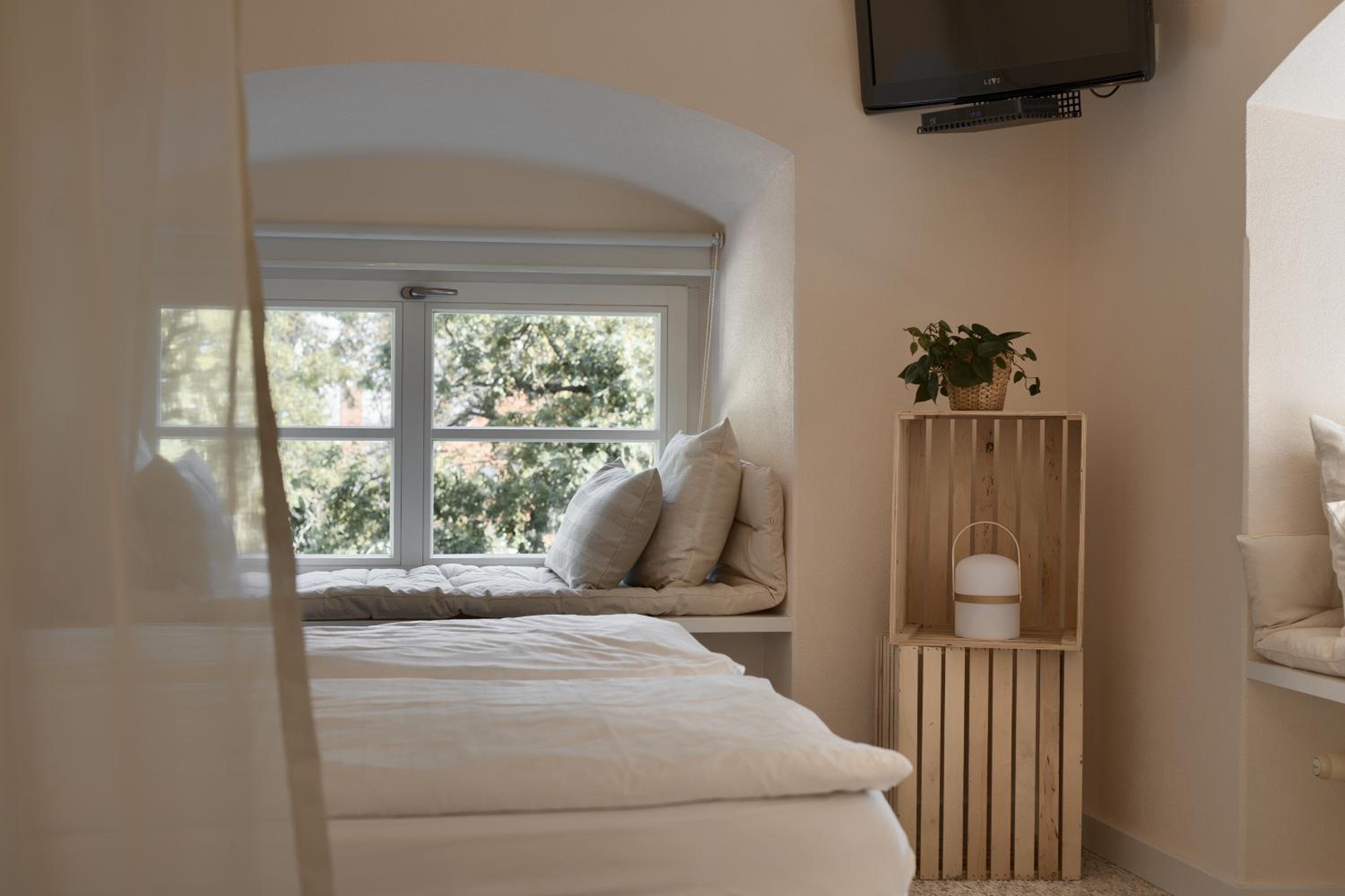 Studio Apartment - Photo 3