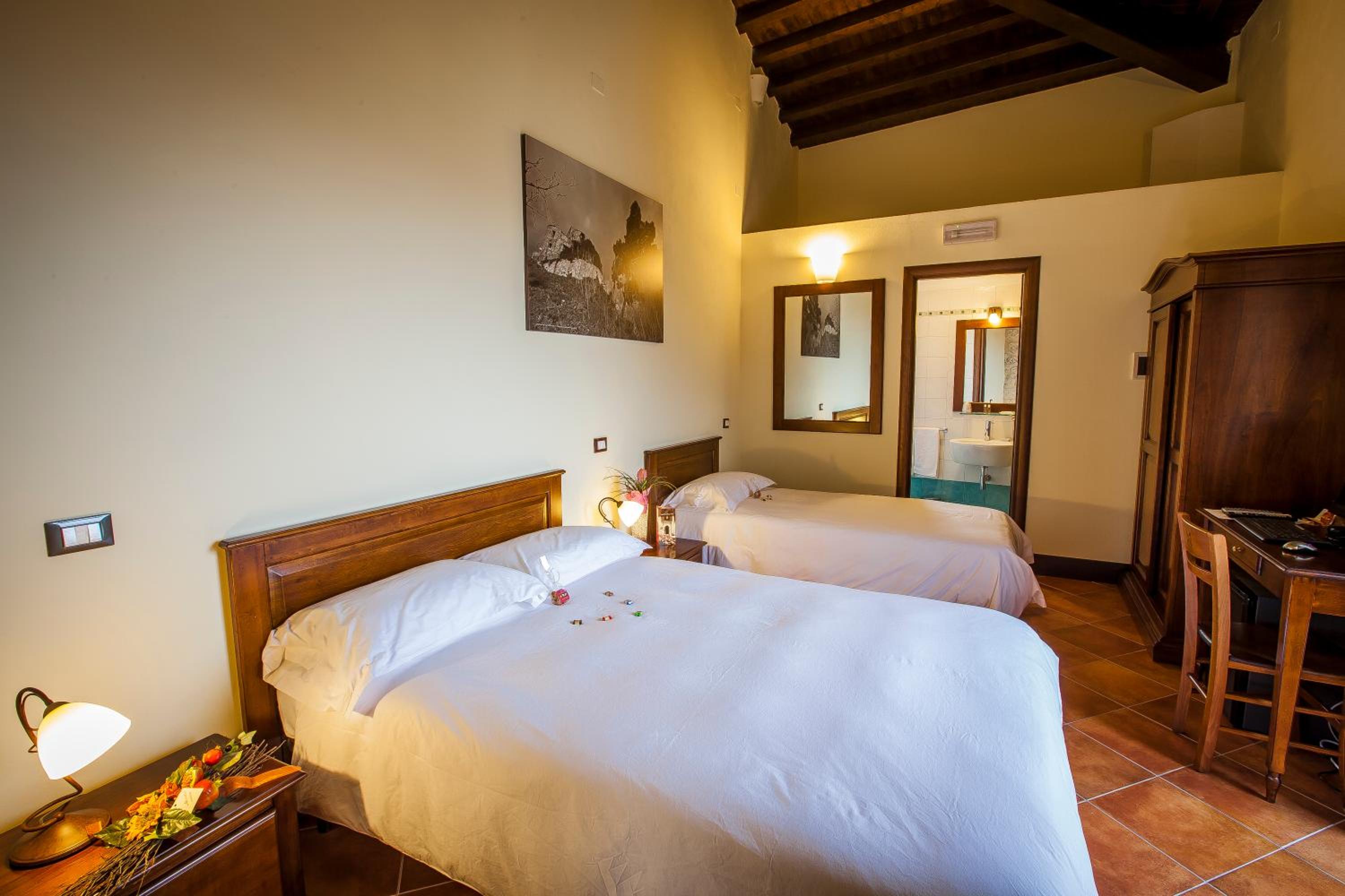 Triple Room - Photo 8