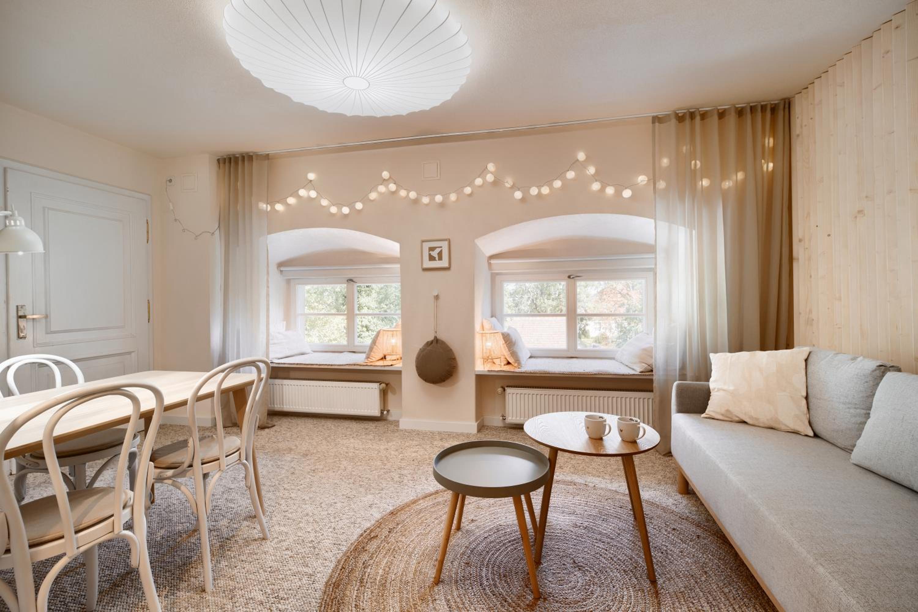 One-Bedroom Apartment - Photo 2