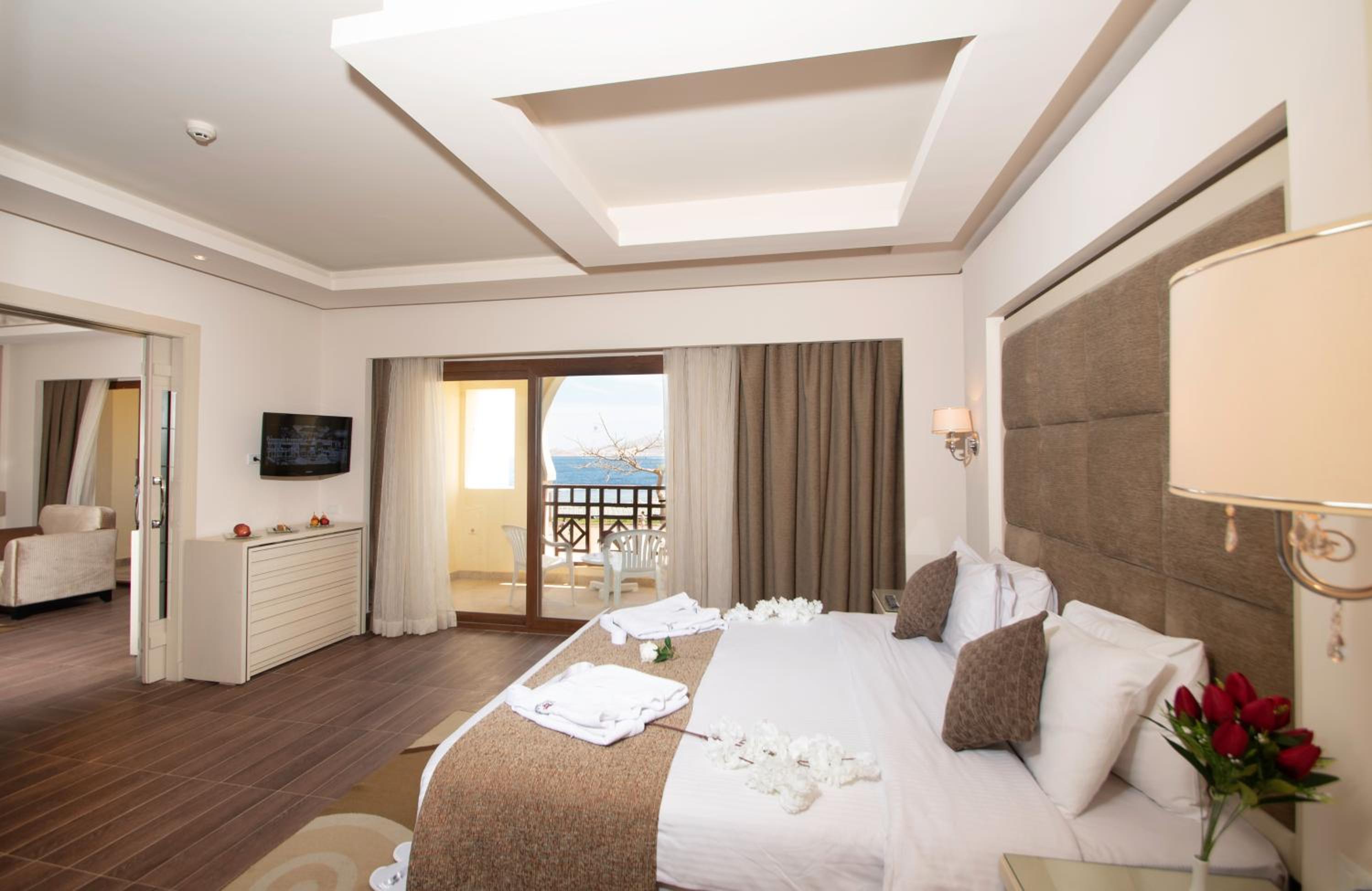 Deluxe Junior Suite Beach Front photo 2