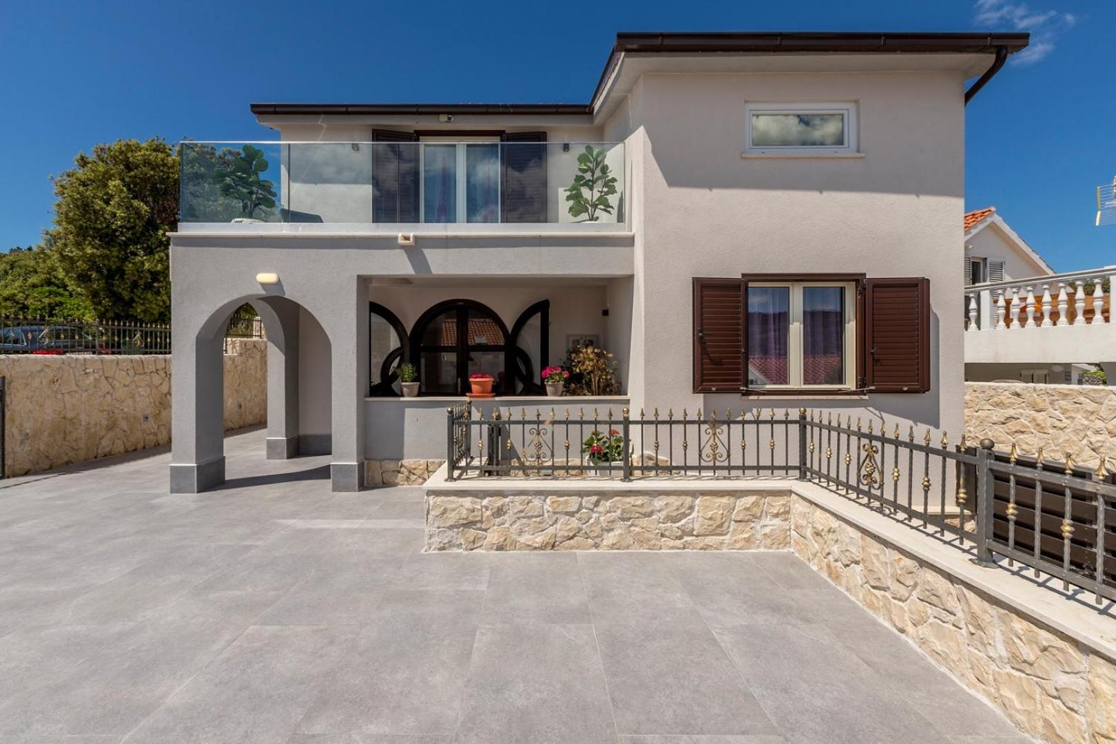 Villa photo 3