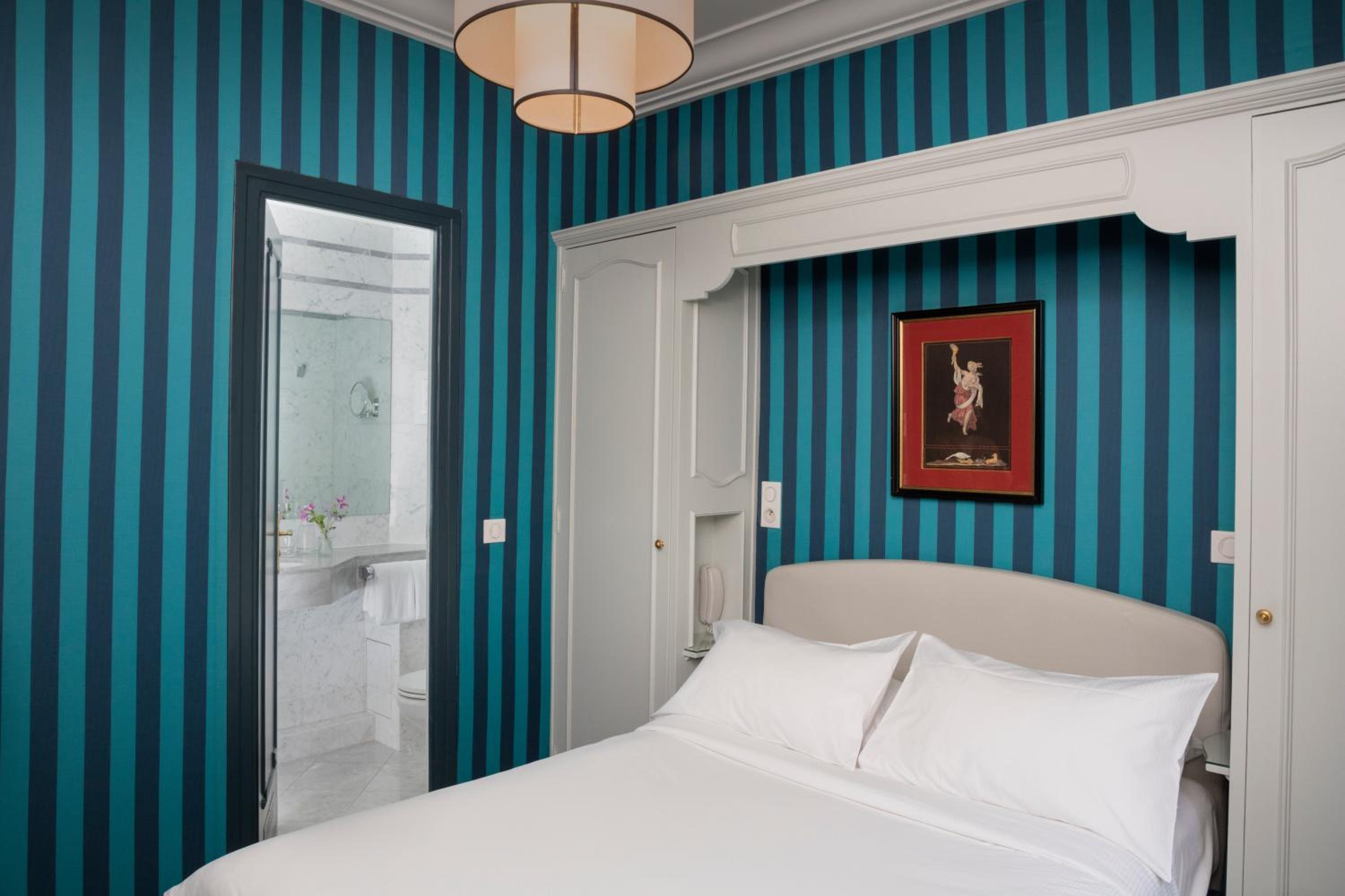 2 Adjacent Rooms