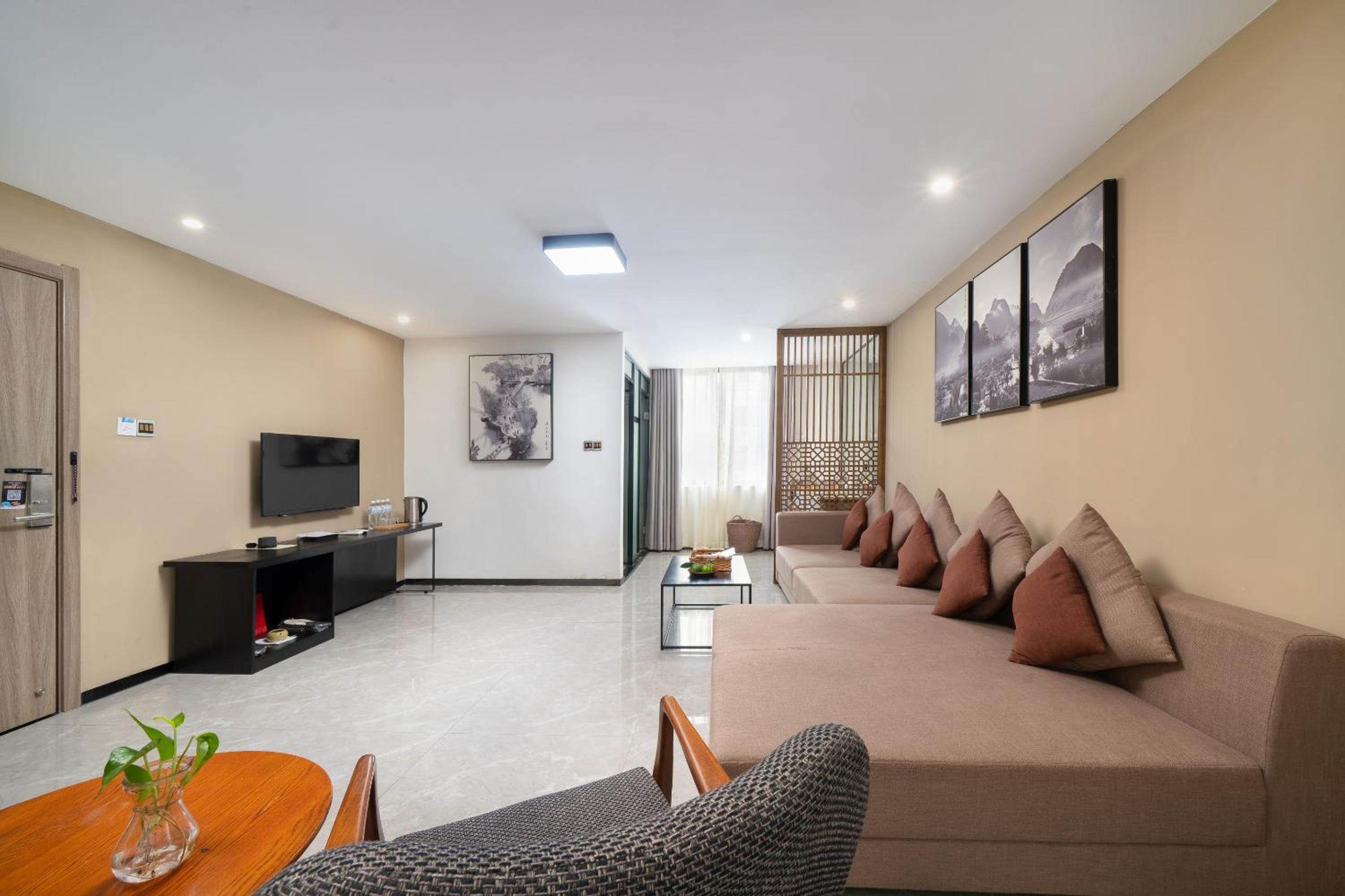 Family Suite - Photo 1
