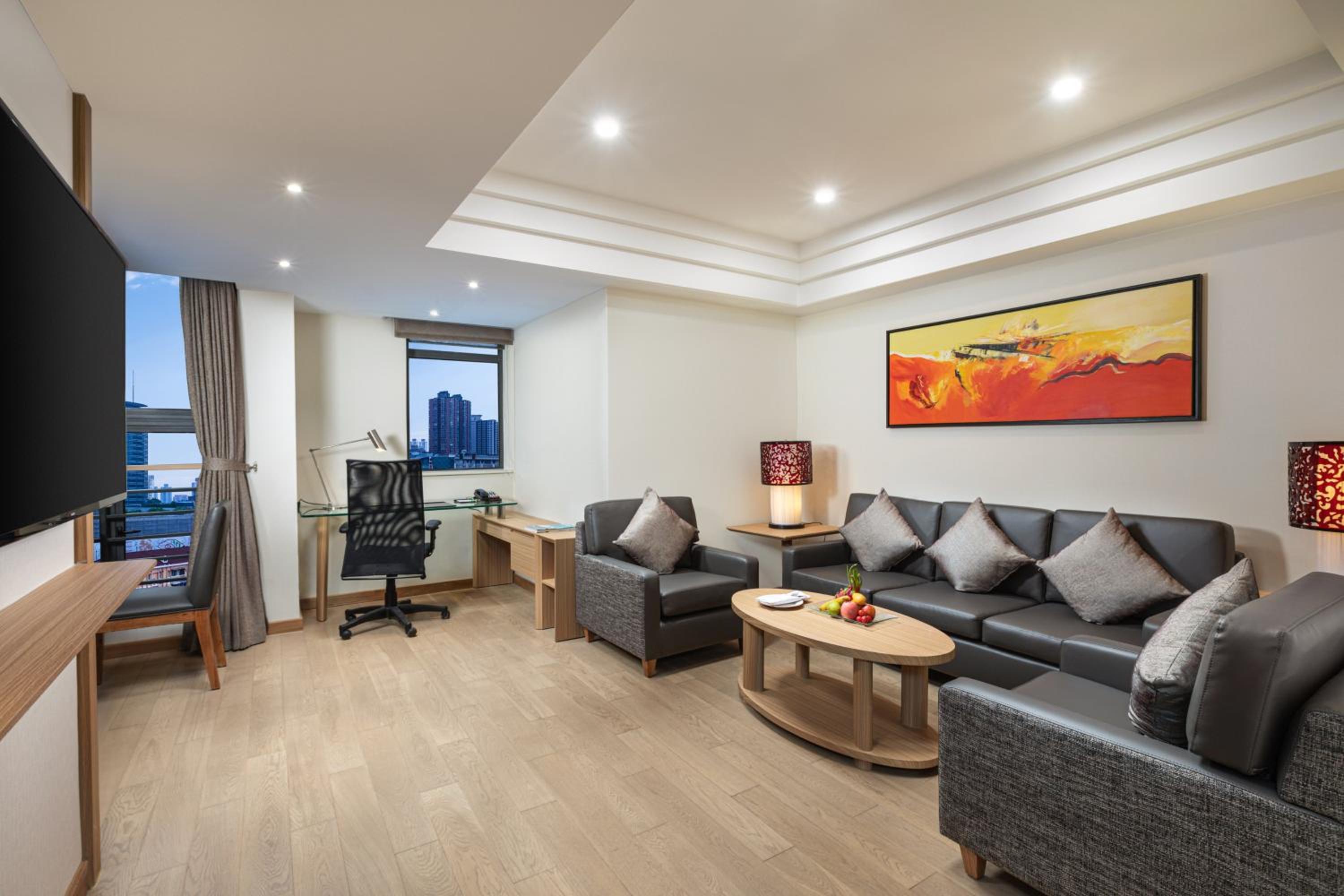 One-Bedroom Suite thumbnail 6