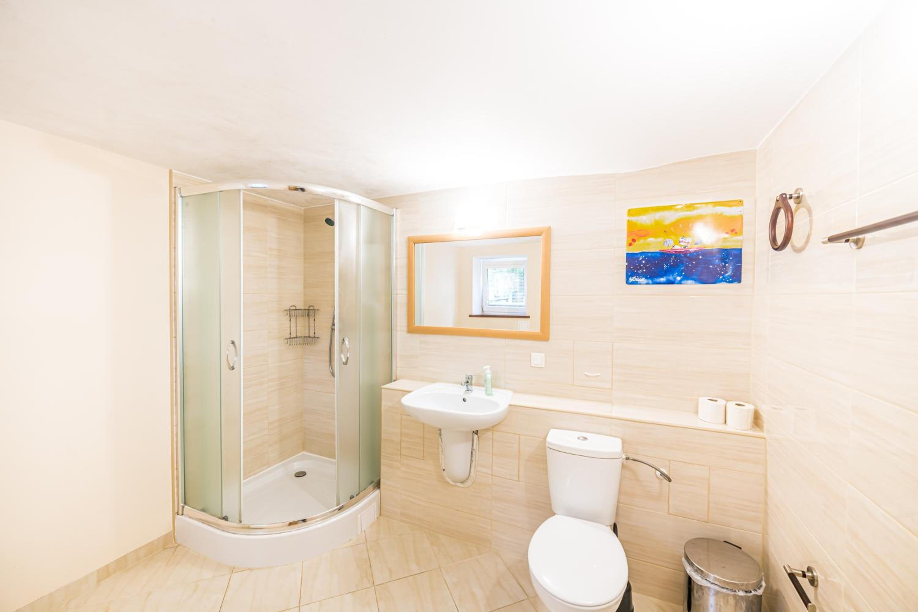 Family Room with Private Bathroom photo 1