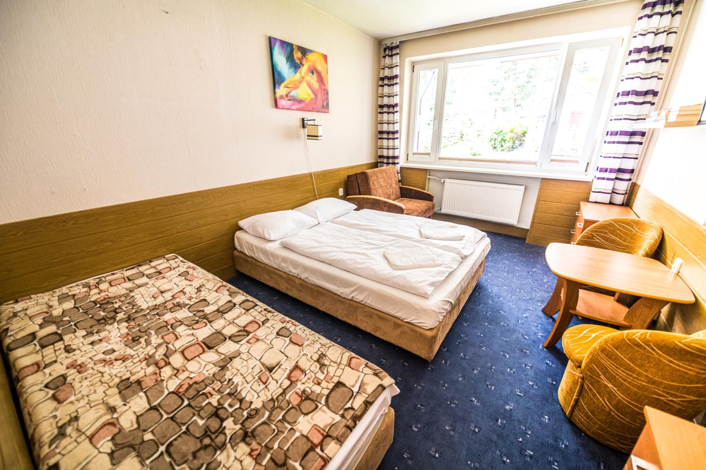Quadruple Room with Private Bathroom photo 2