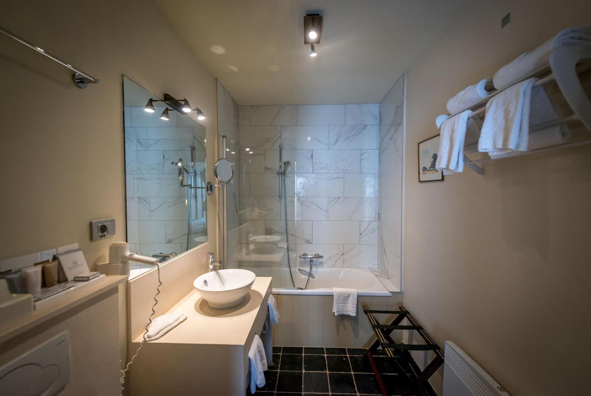 Small Double Room - Photo 16