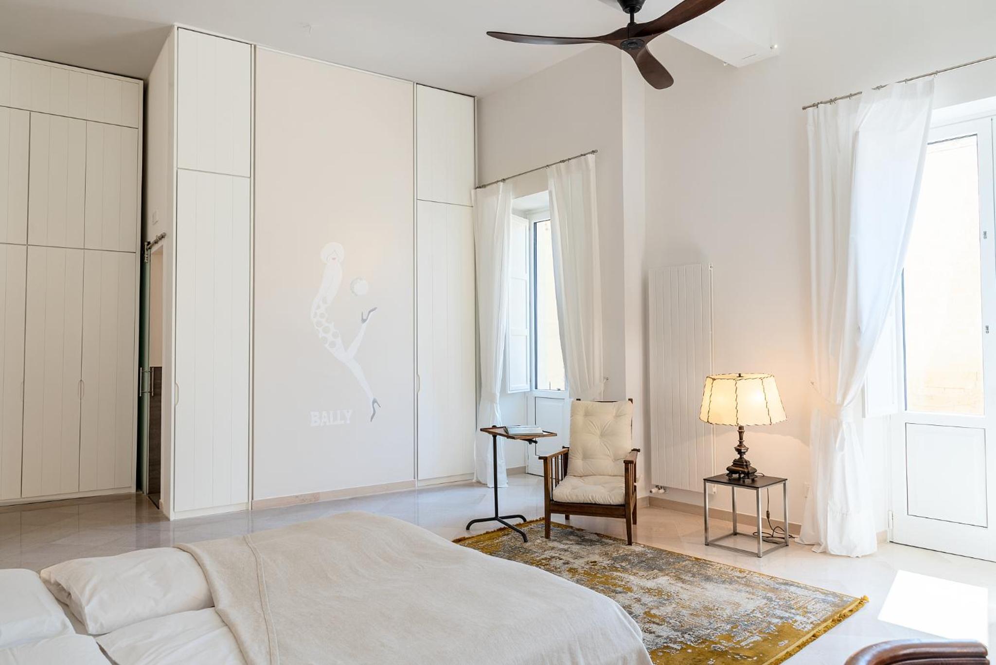 Deluxe King Suite - Photo 3