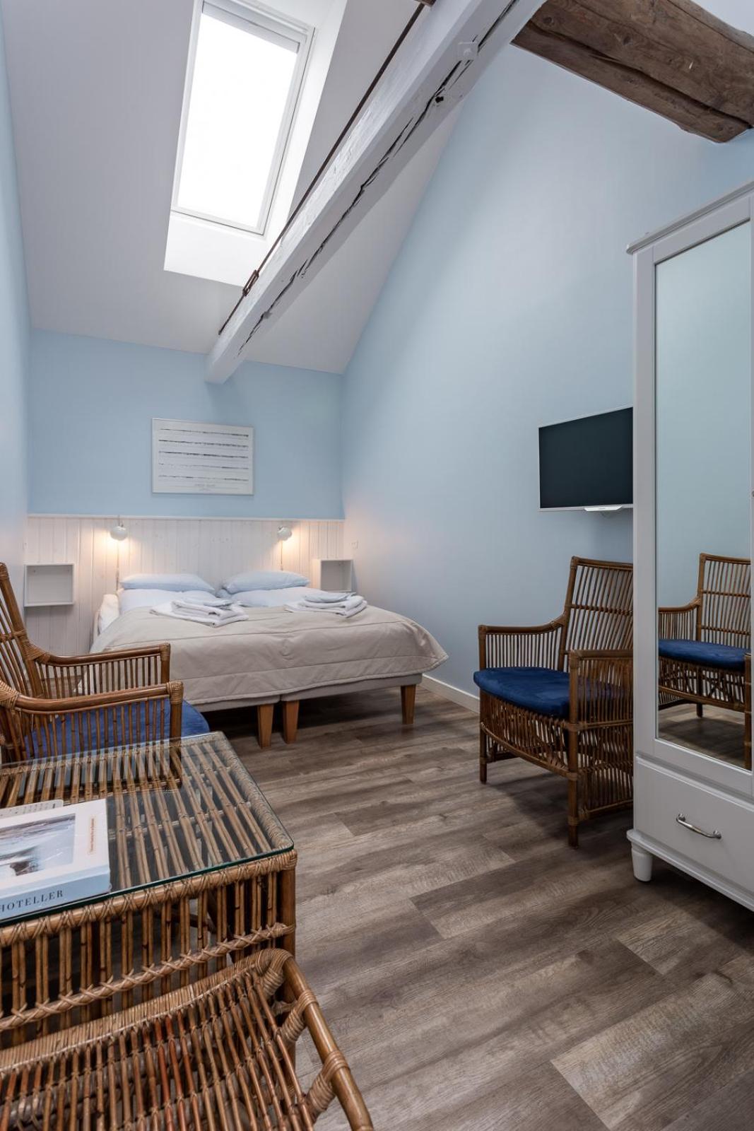 Double or Twin Room - Photo 2