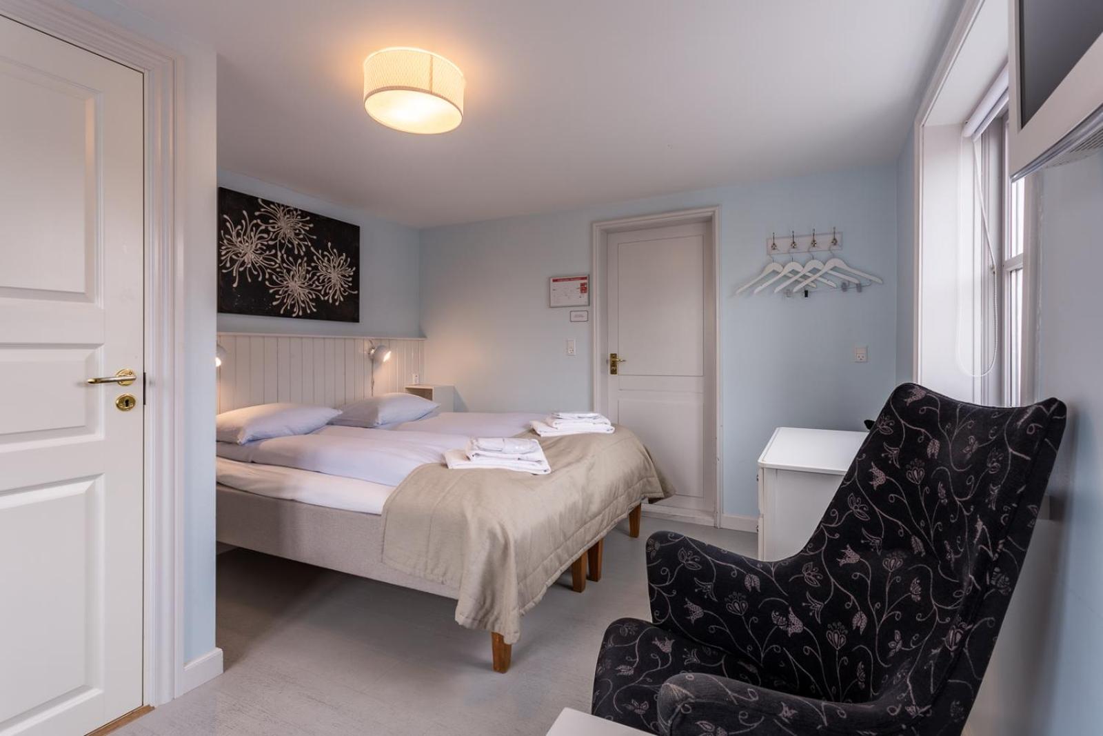 Double or Twin Room - Photo 10