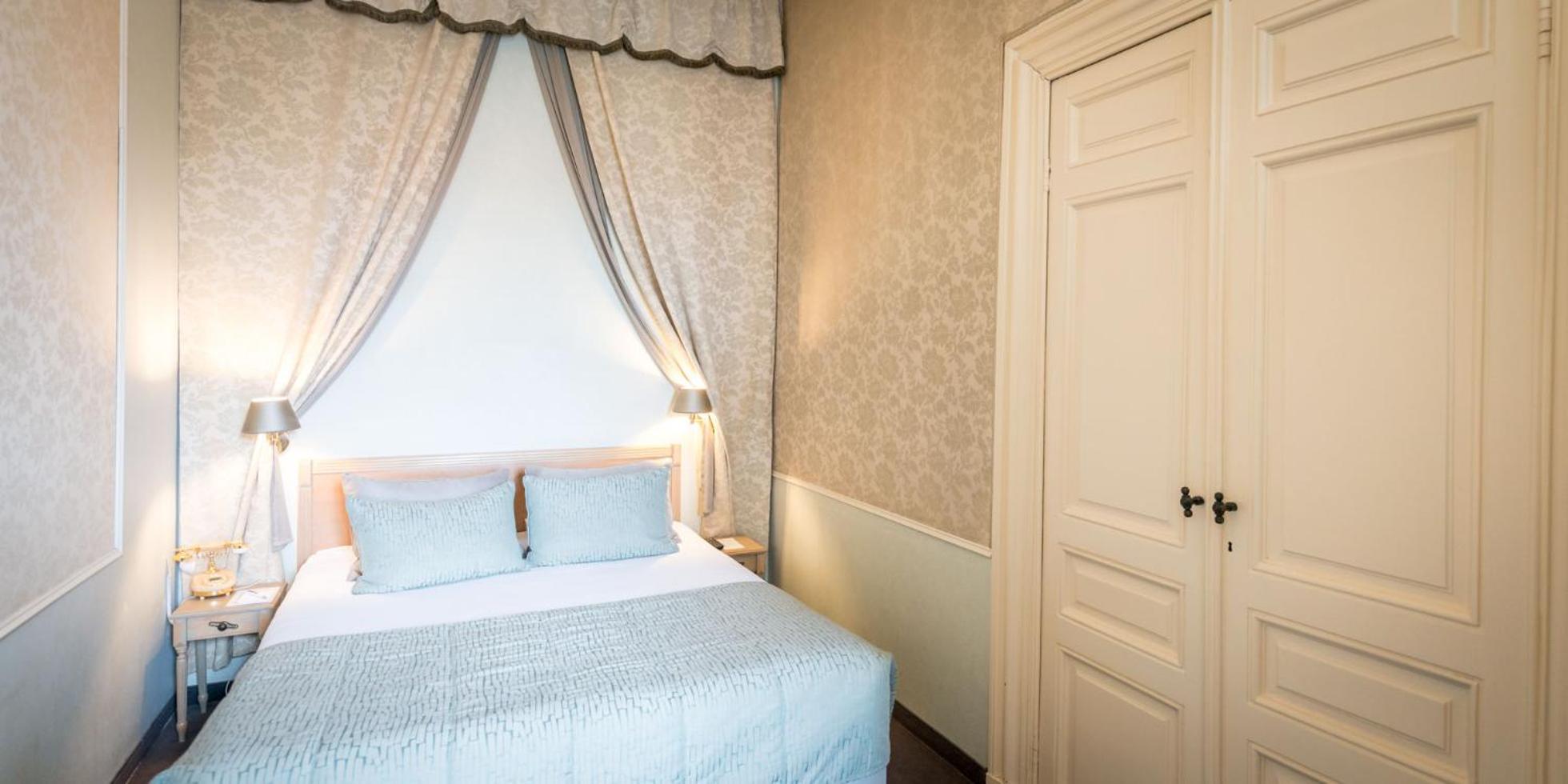 Deluxe Double Room - Photo 22