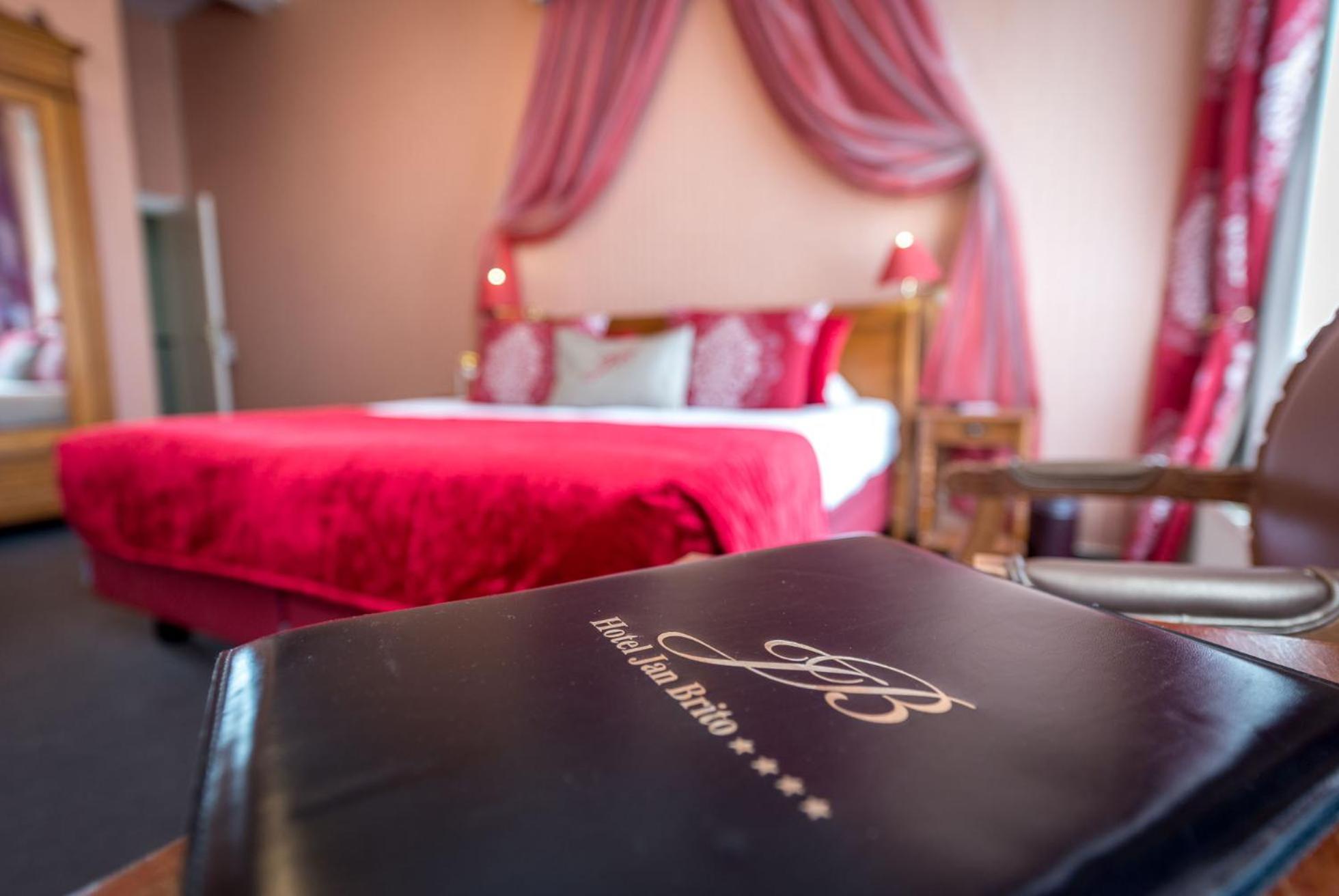 Deluxe Double Room - Photo 15