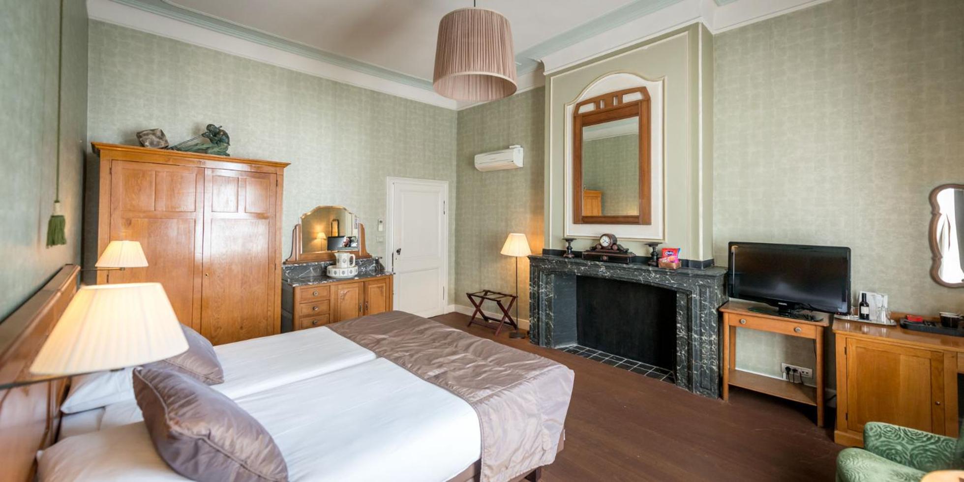 Deluxe Double Room - Photo 13