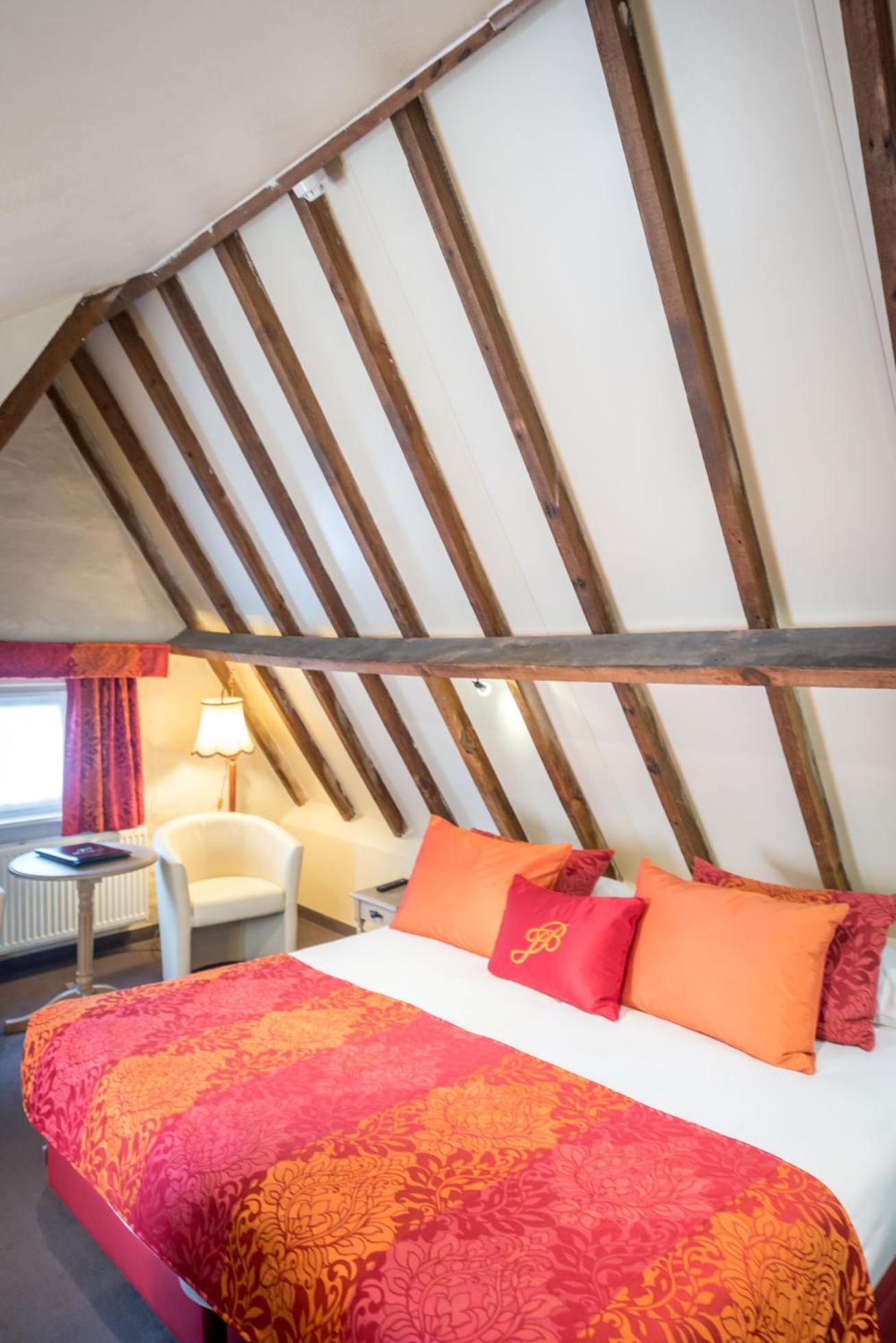Standard Double Room - Photo 25