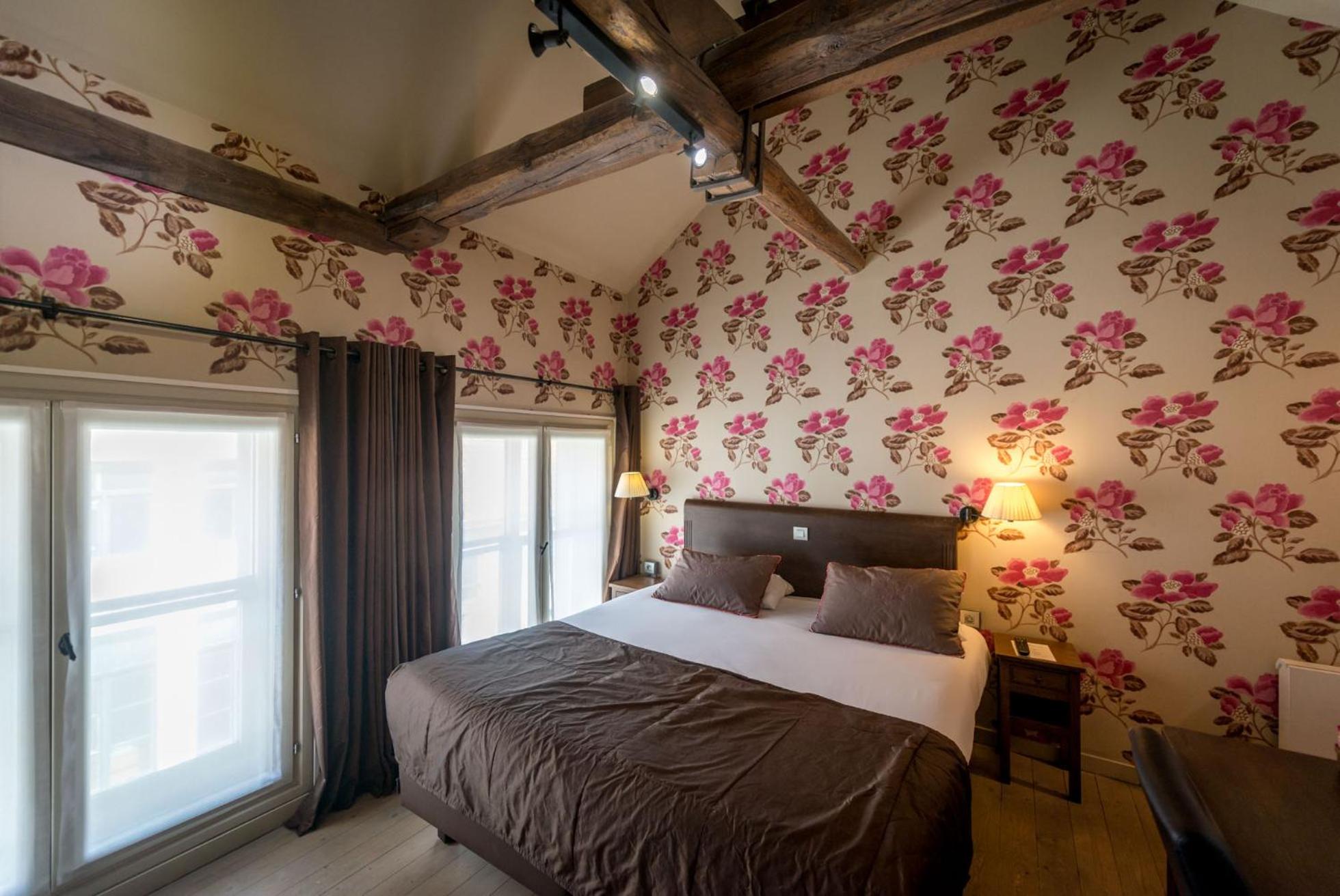 Standard Double Room - Photo 16