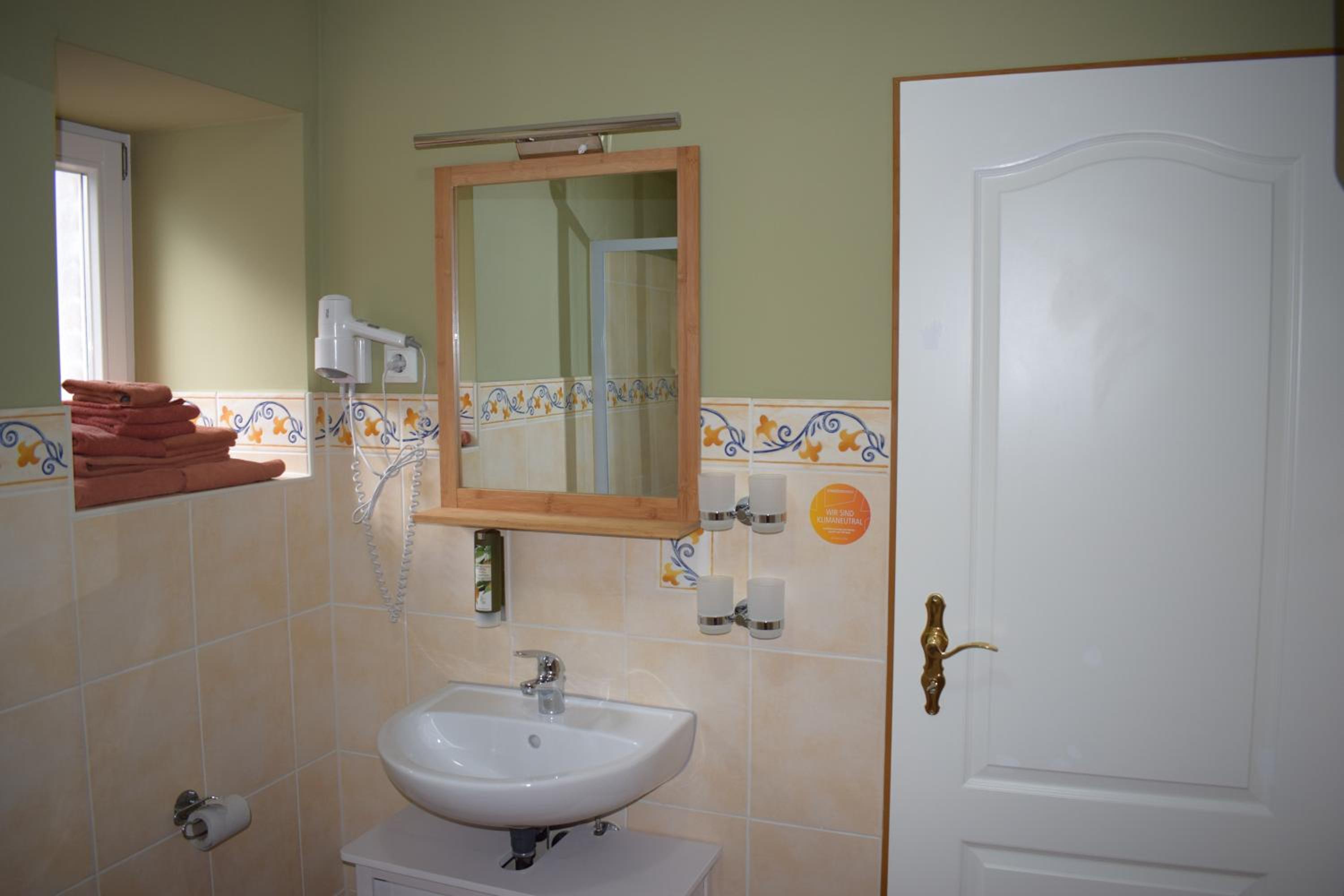 Family Room with Bathroom photo 2