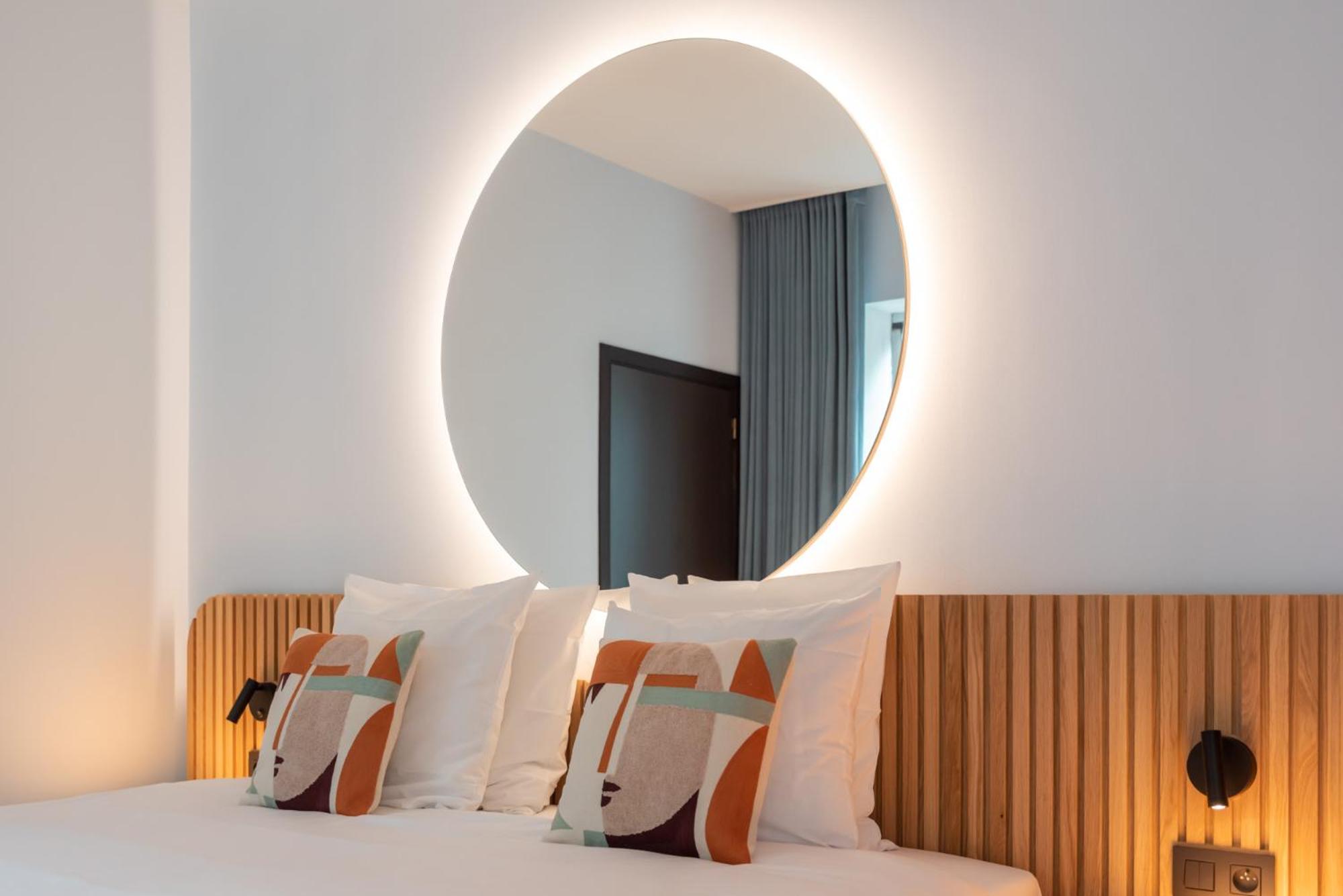 Large Double Room - Photo 3
