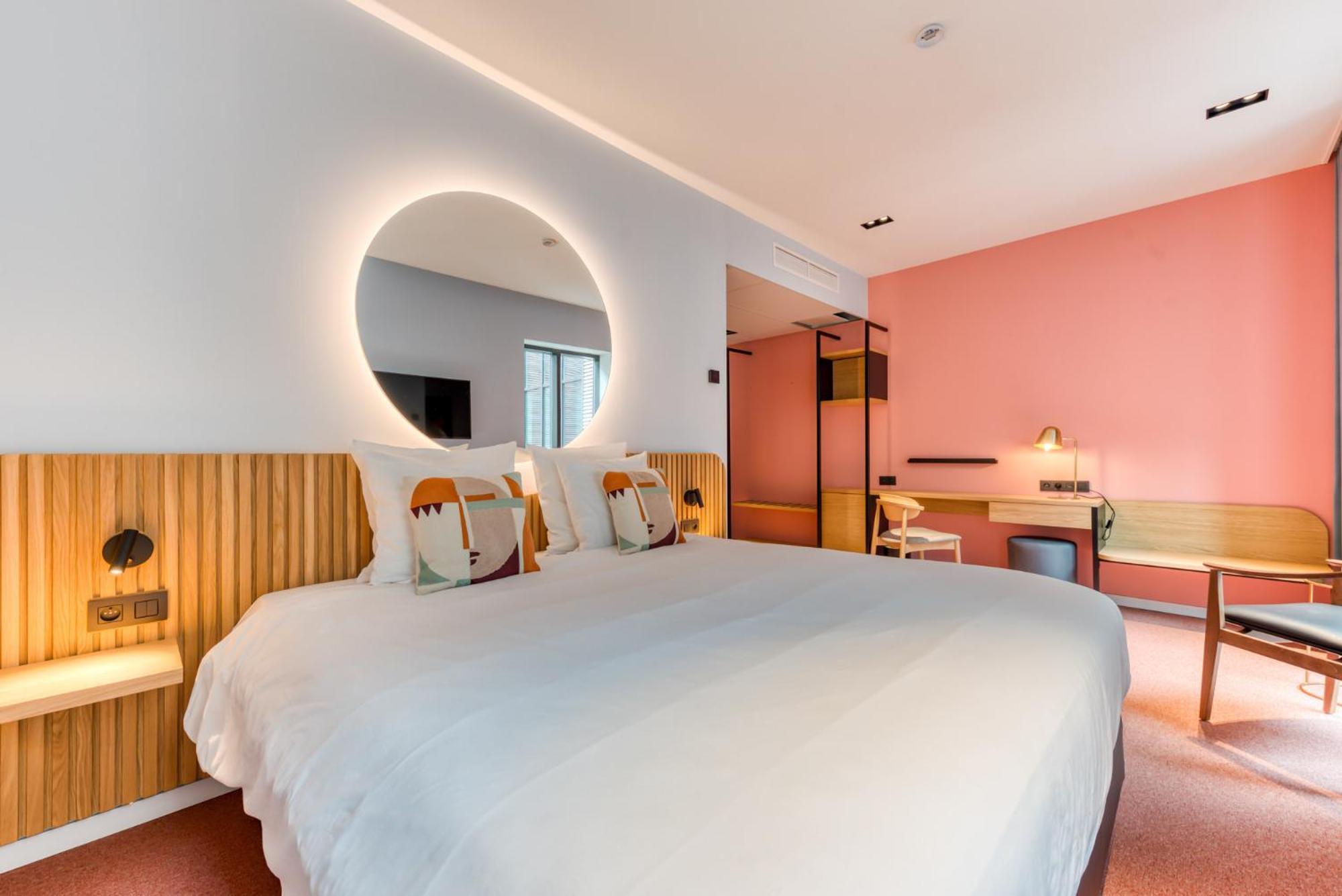 Large Double Room - Photo 1