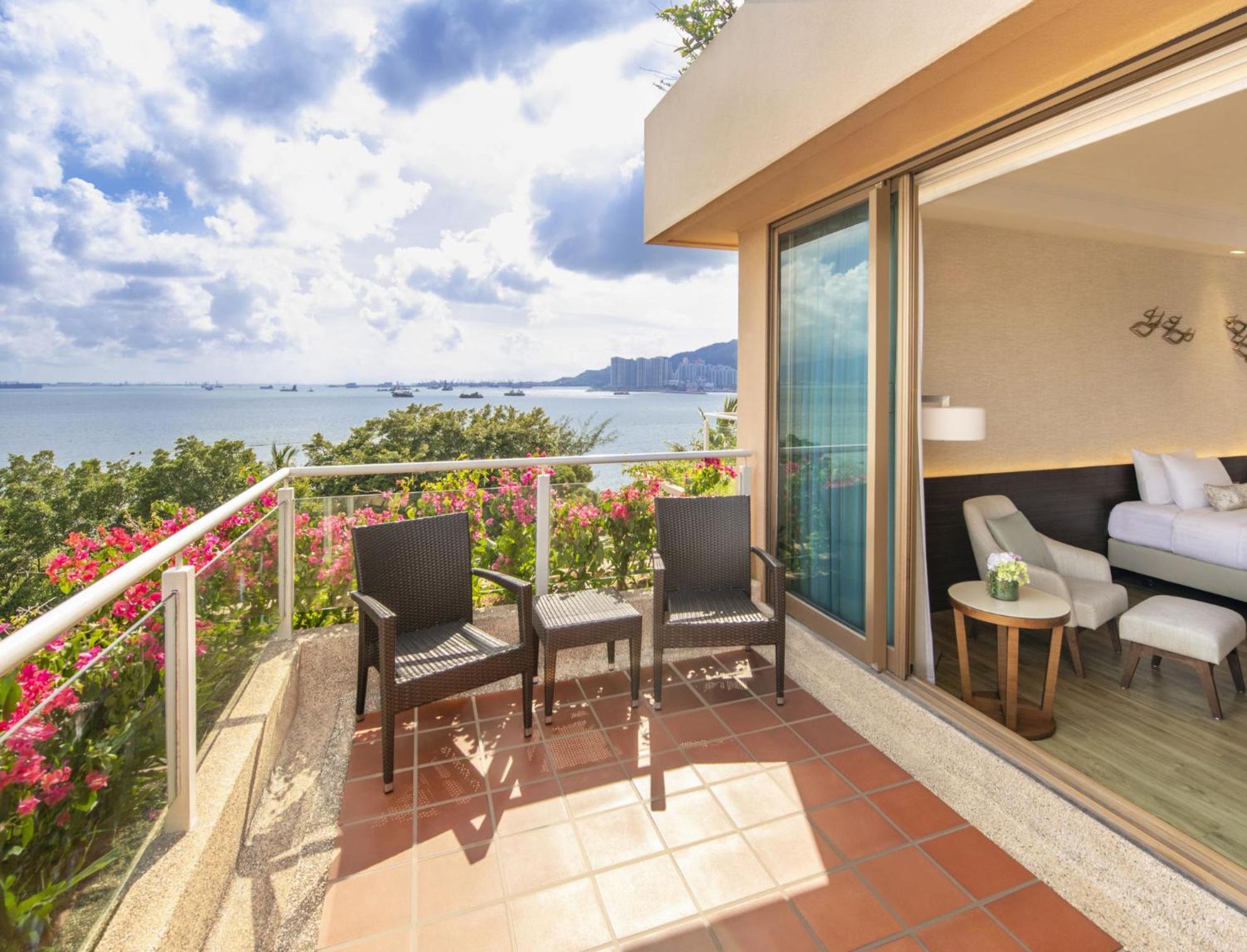 Deluxe Seaview King Room with Balcony Deluxe Seaview King Room with Balcony