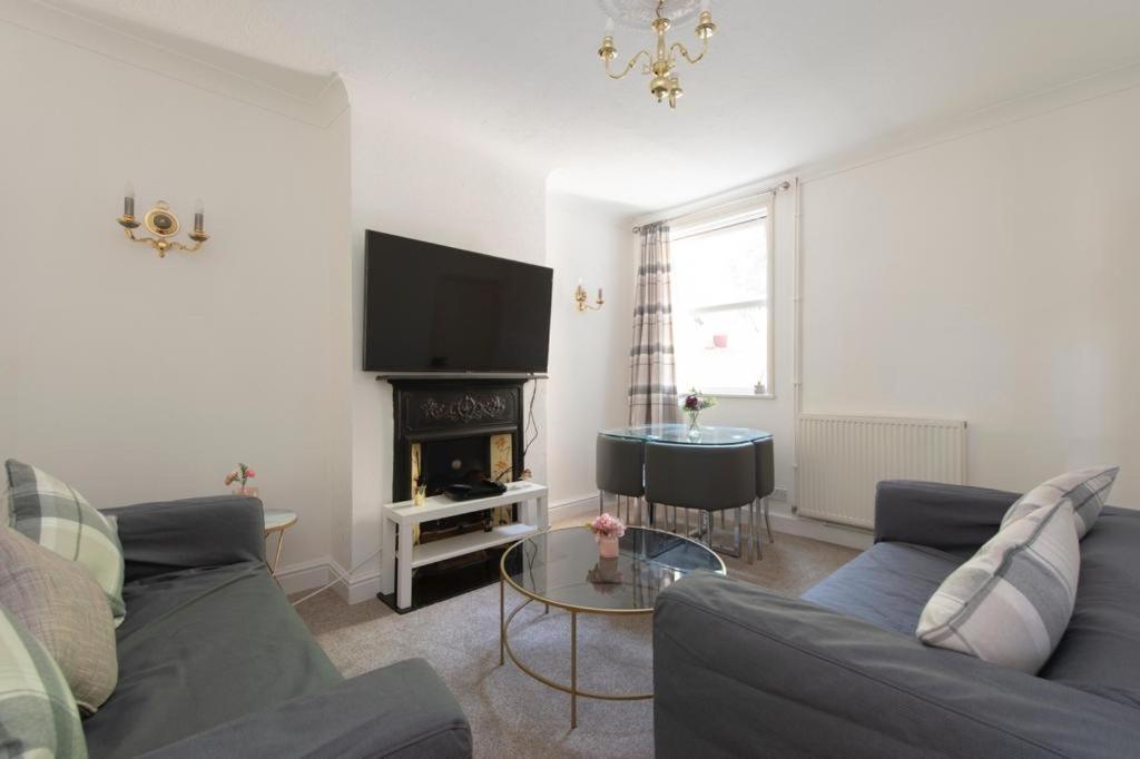 Three-Bedroom House photo 2