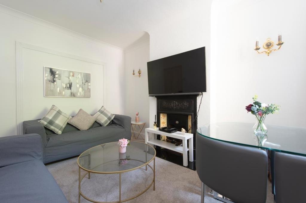 Three-Bedroom House photo 1