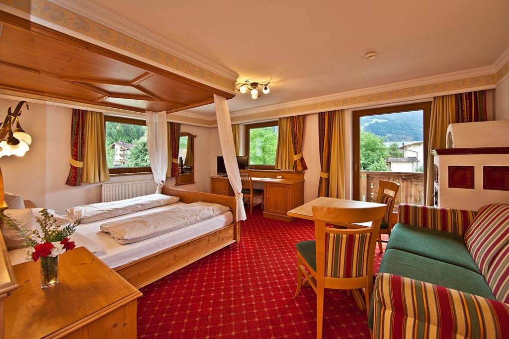 Superior Double Room with Balcony - Photo 5