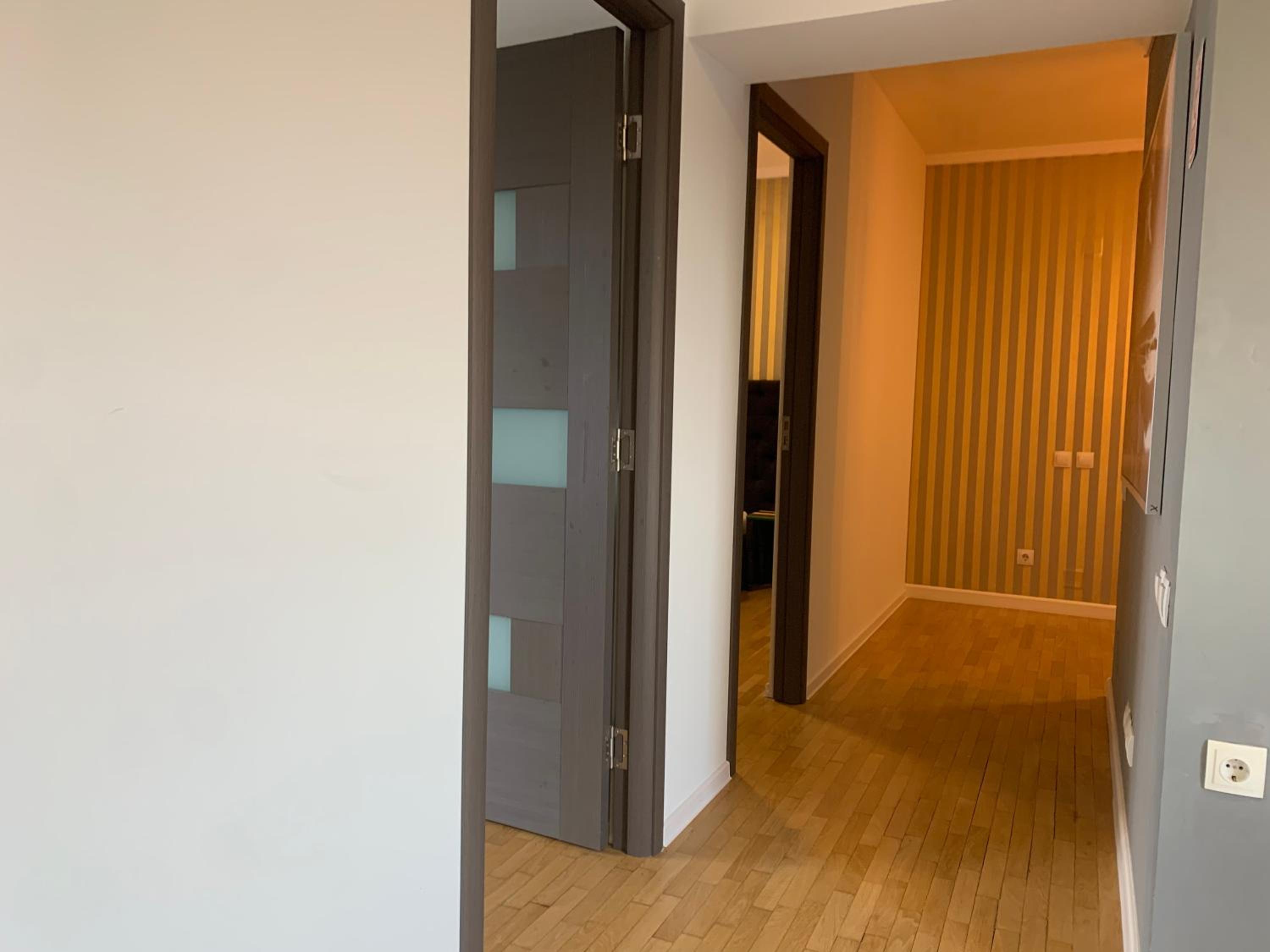 Apartment with Balcony - Photo 17