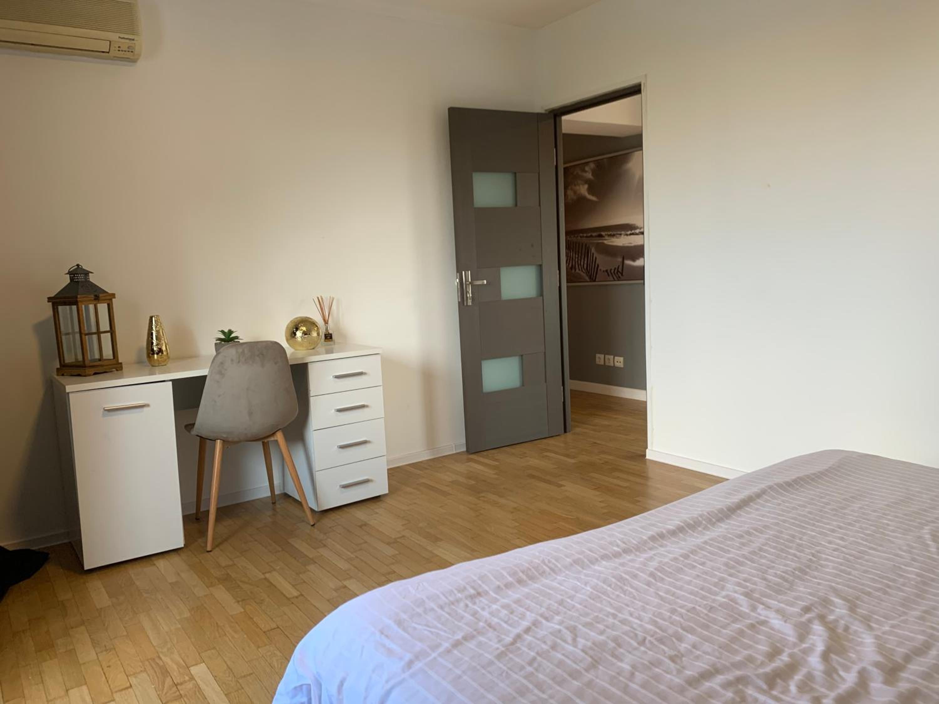 Apartment with Balcony - Photo 16