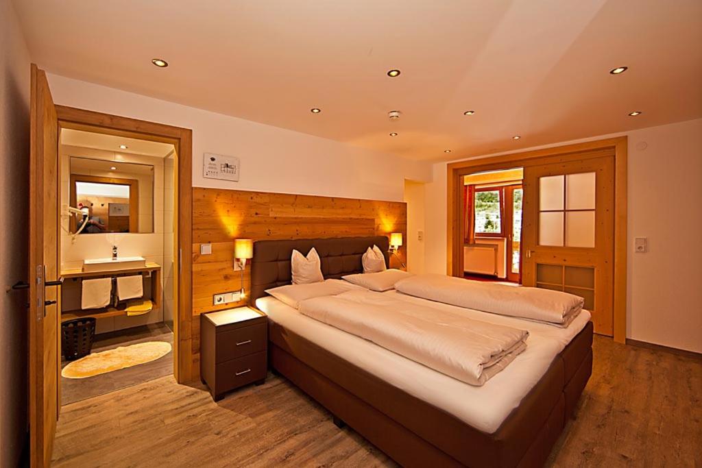 Comfort Double Room with Balcony - Photo 4