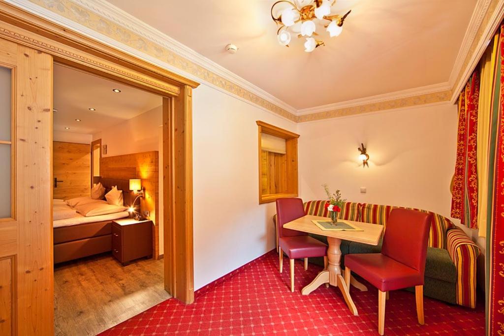 Comfort Double Room with Balcony - Photo 2
