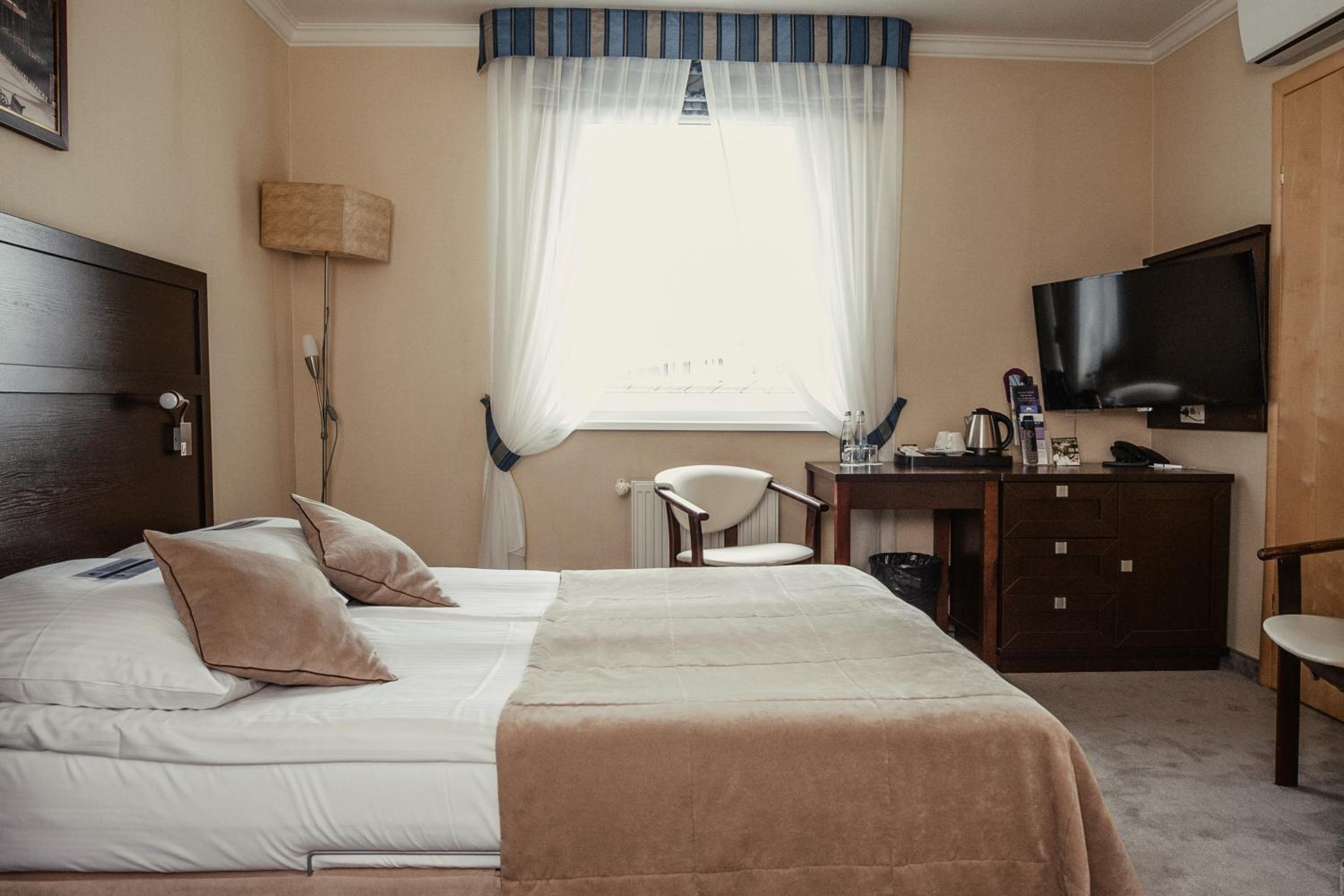 Double or Twin Room with Sea View