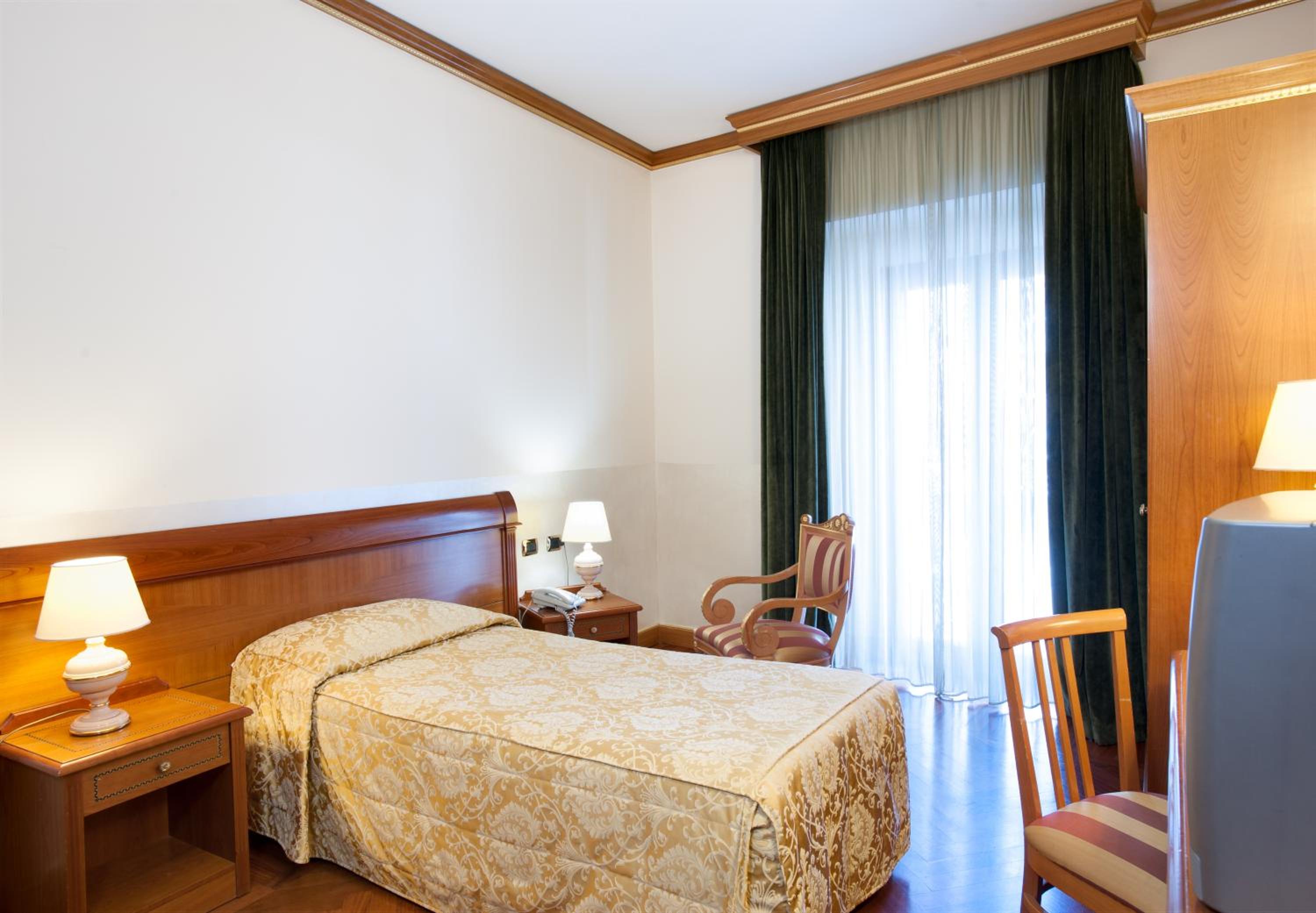 Single Room photo 3