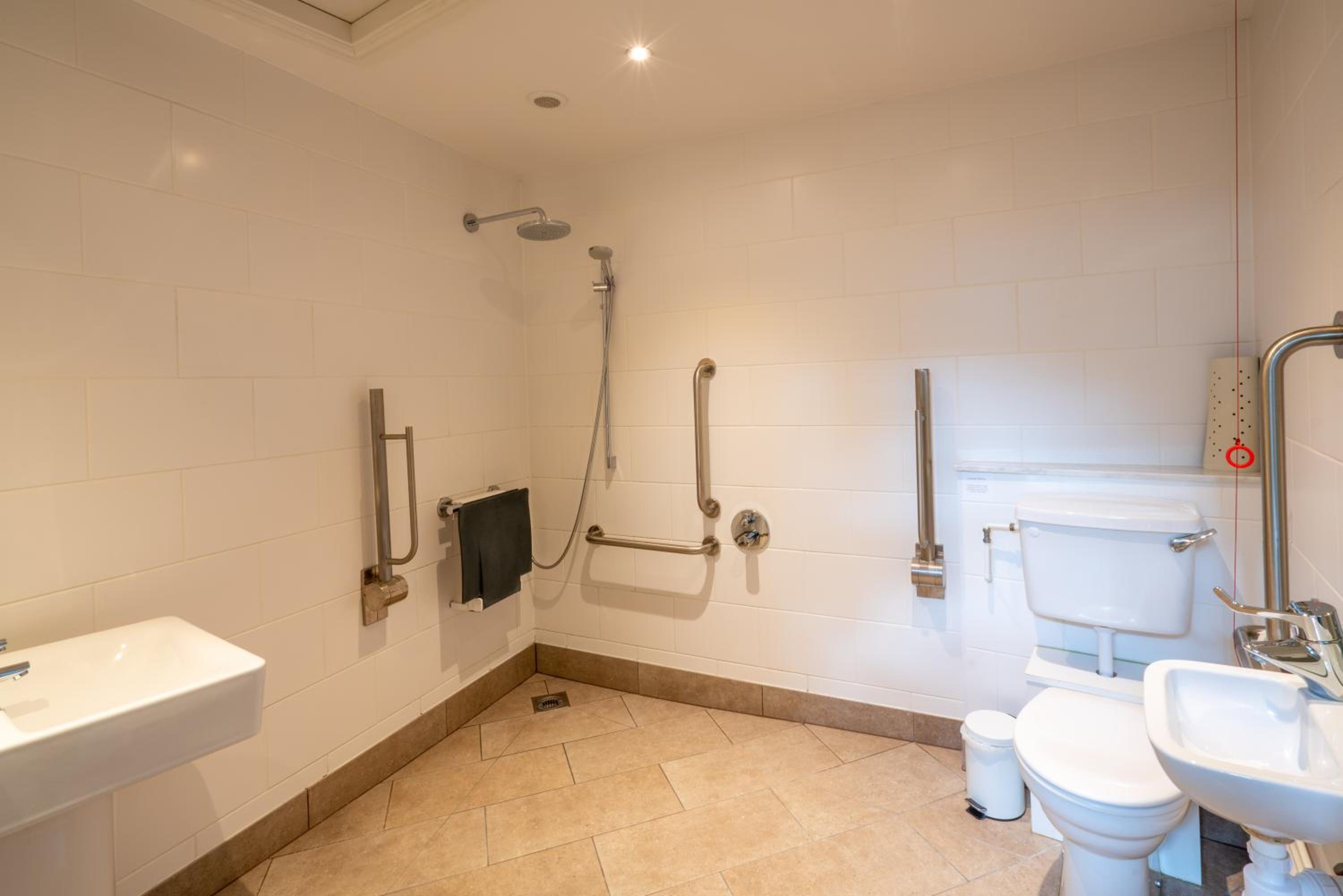 Queen Room - Disability Access photo 3