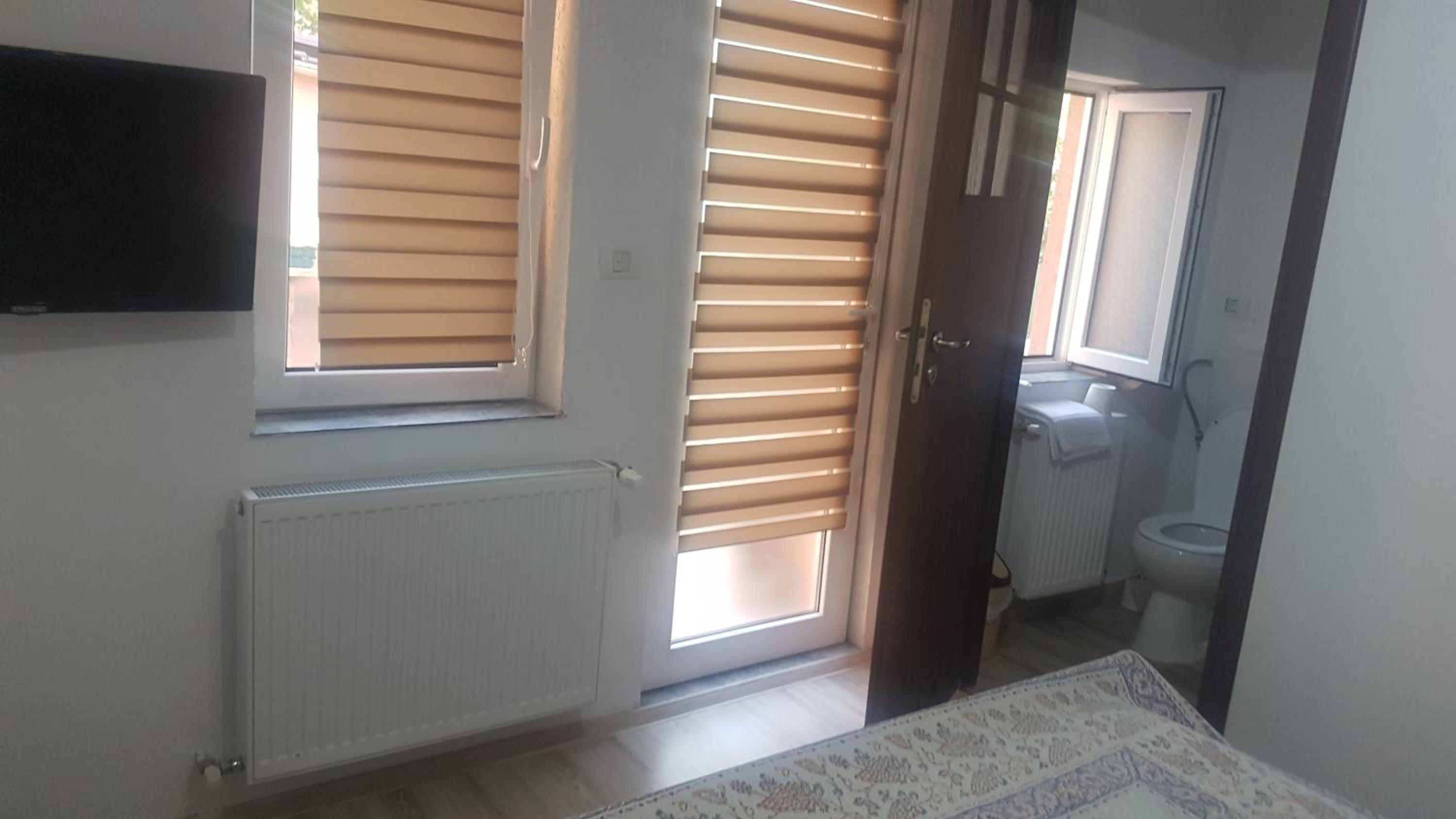 Triple Room with Private Bathroom - Photo 18
