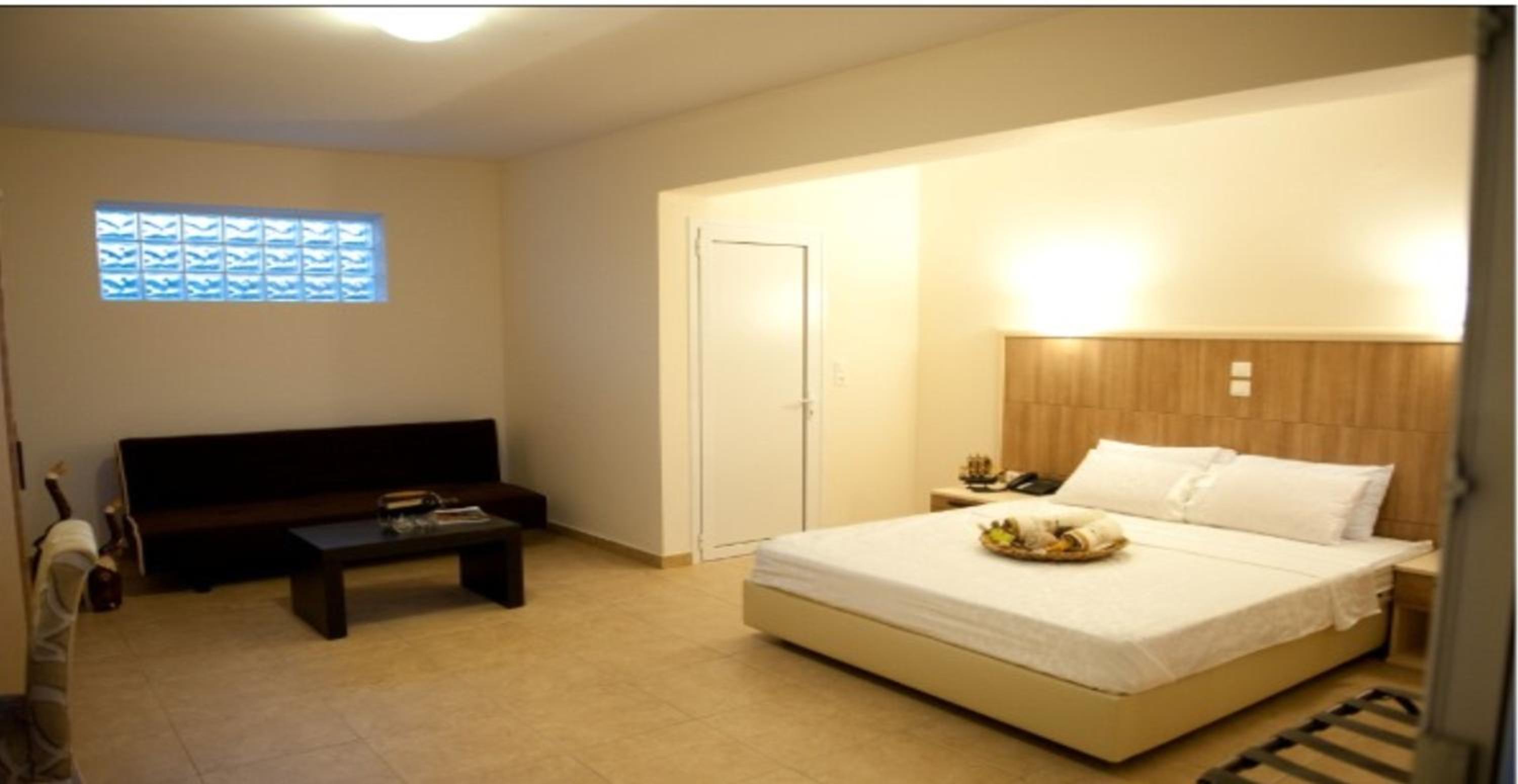 Family Room with Garden View