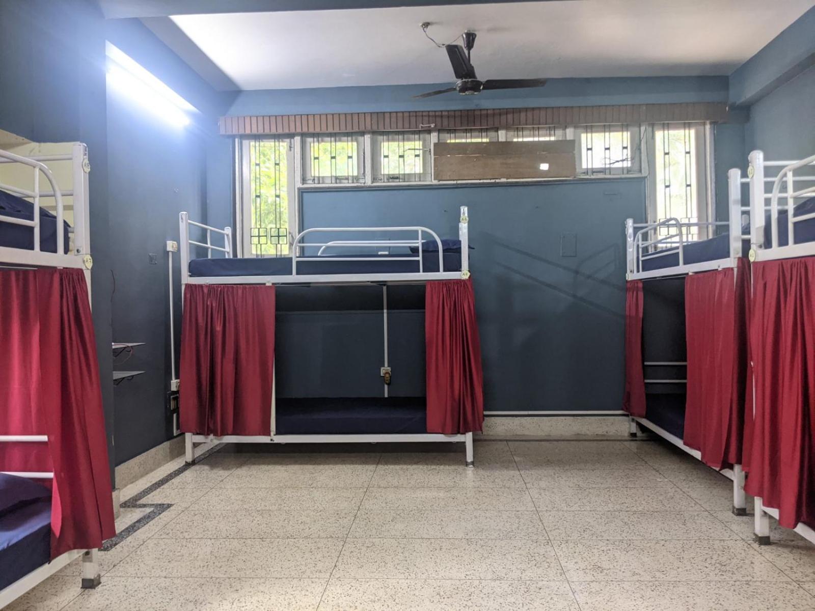 Bed in 8-Bed Mixed Dormitory Room photo 1