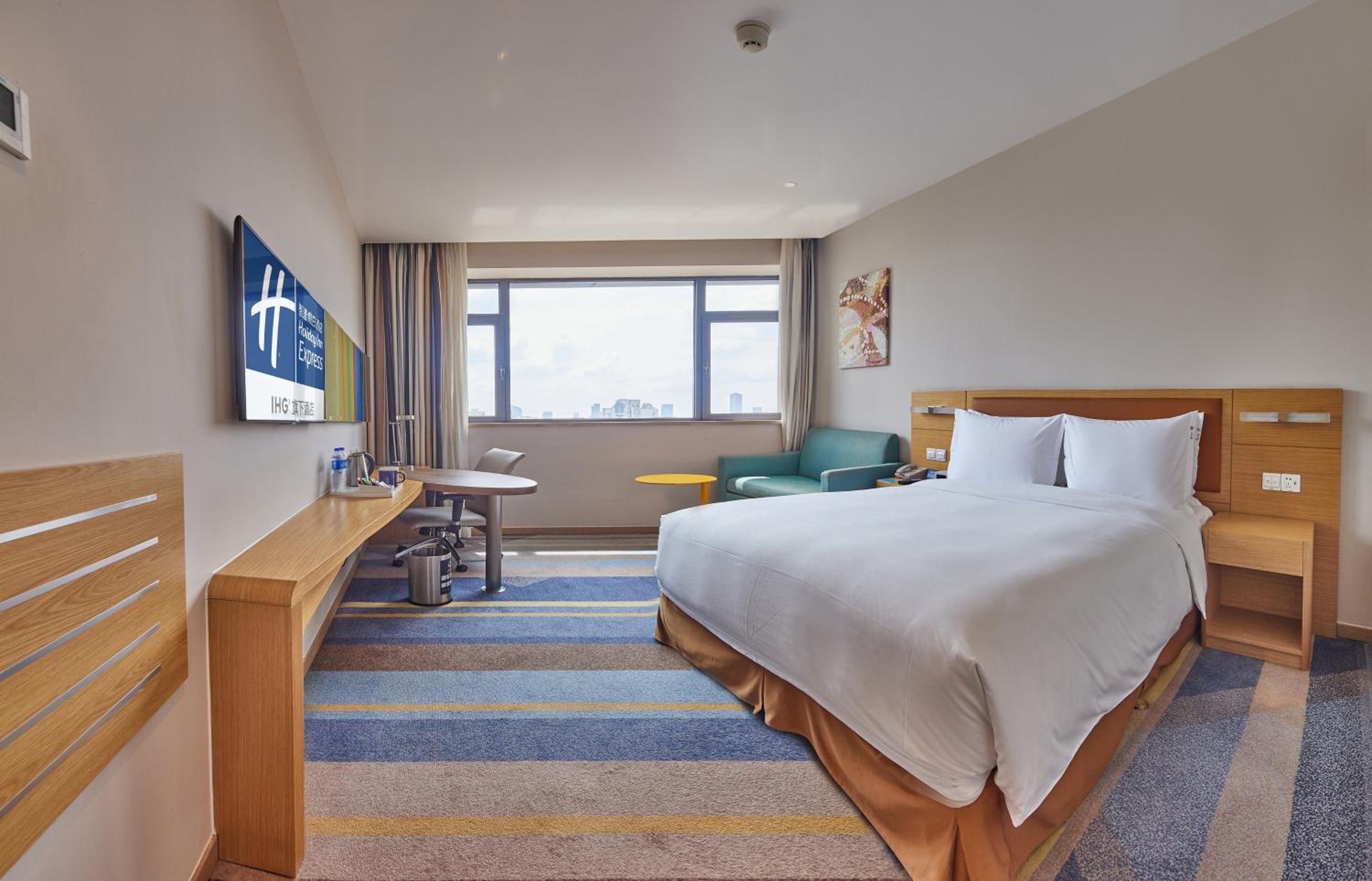 Standard Queen Room with Extra Floor Space photo 1