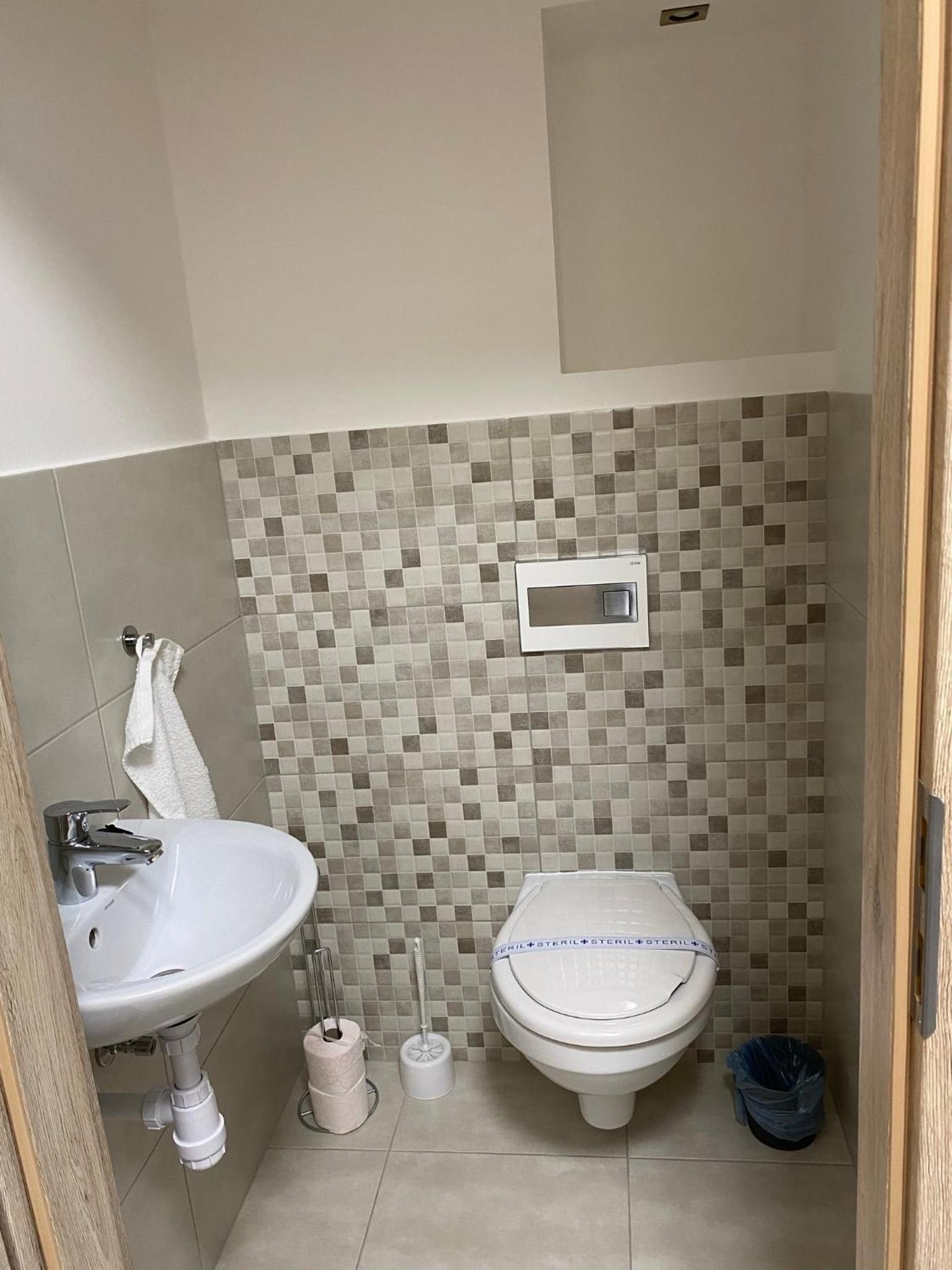 Studio Apartment - Photo 13