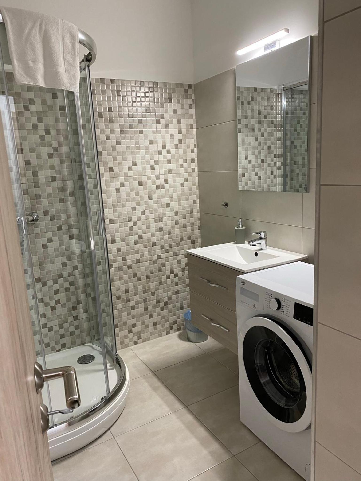 Studio Apartment - Photo 8