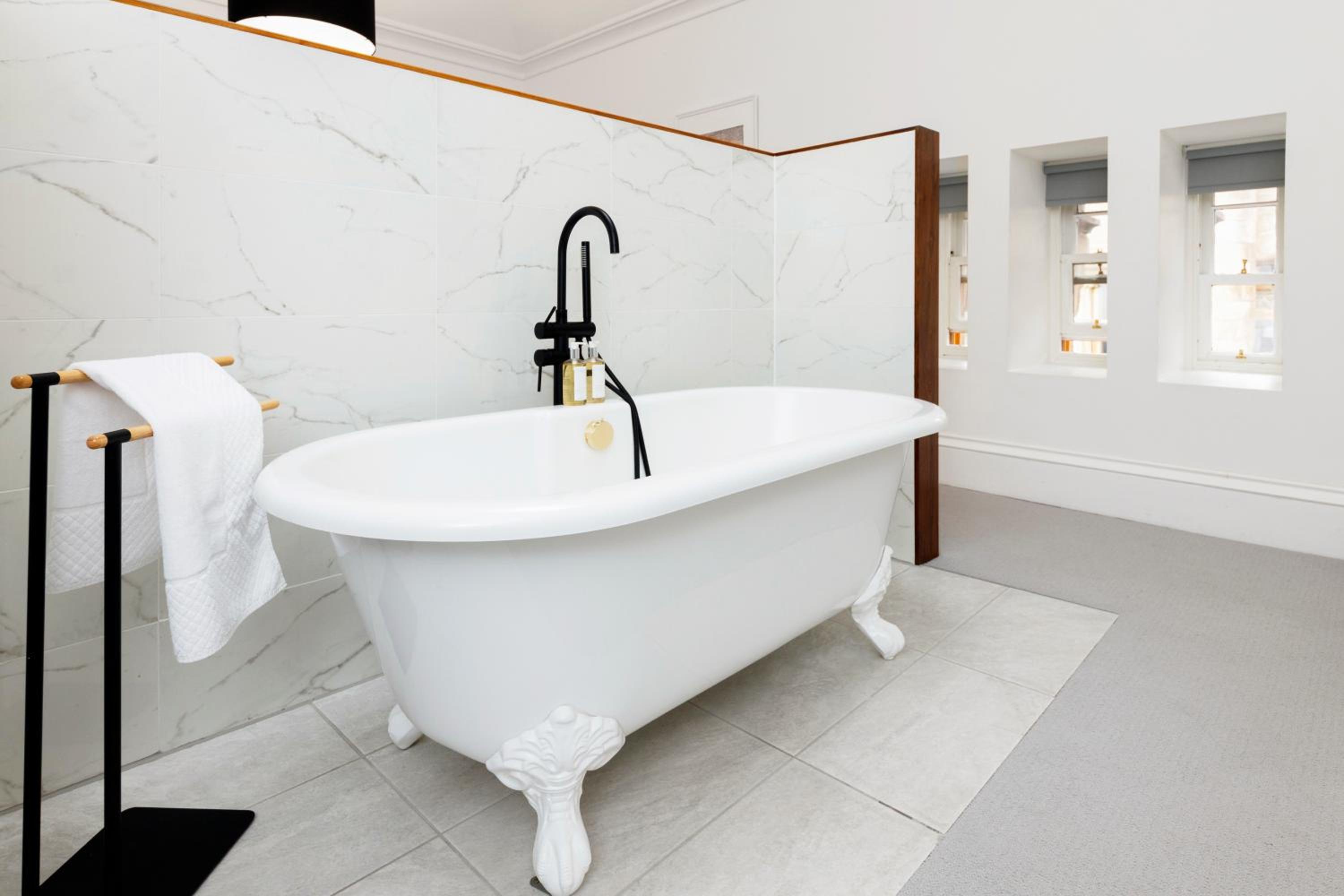 Standard King Room - Photo 5